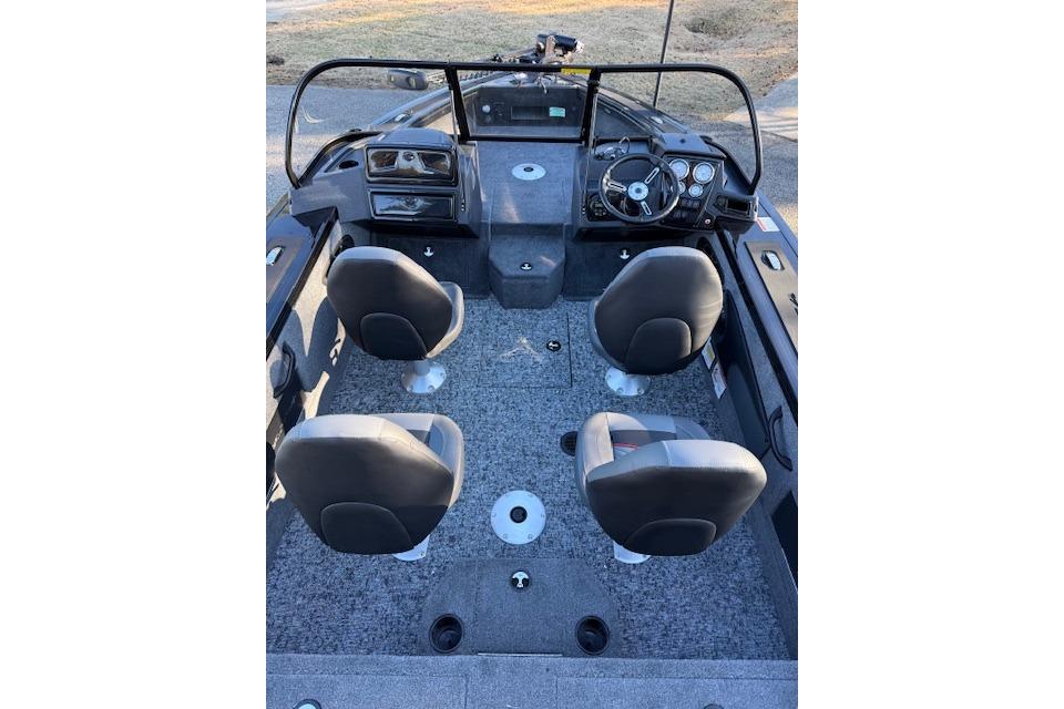 2026 Tracker Targa V-18 WT boat interior with four seats and steering console.