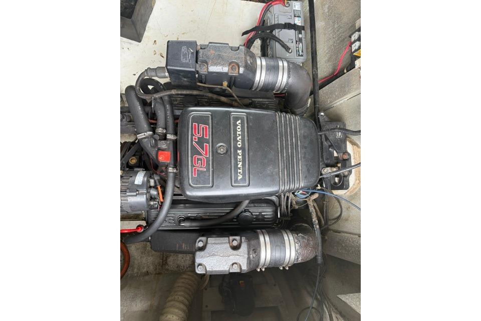 Volvo Penta 5.7 GL engine in a 1997 Stardust Houseboat 18x83 model.