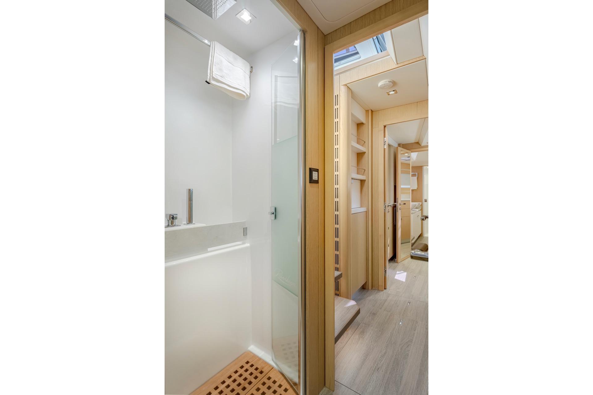 Modern bathroom in Privilege Signature 510, year 2025.