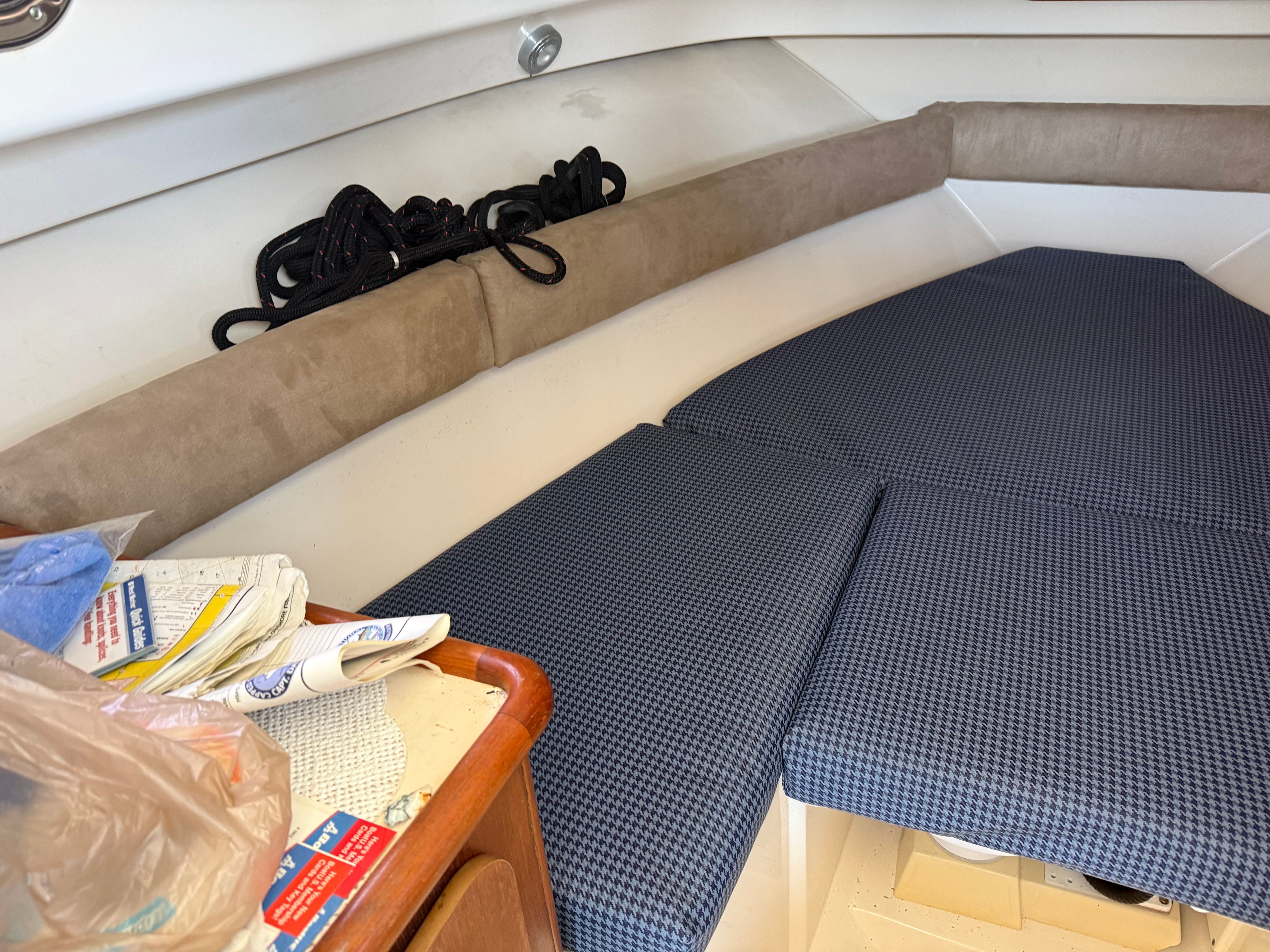 2005 Pursuit 2570 Offshore - 35
