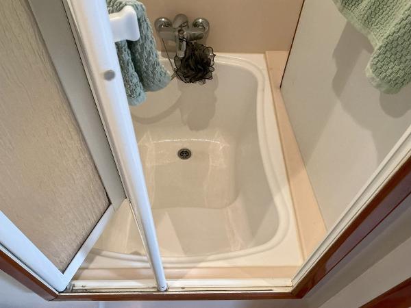 Shower area in 2000 Novatec Islander 55 yacht, featuring compact design and fixtures.