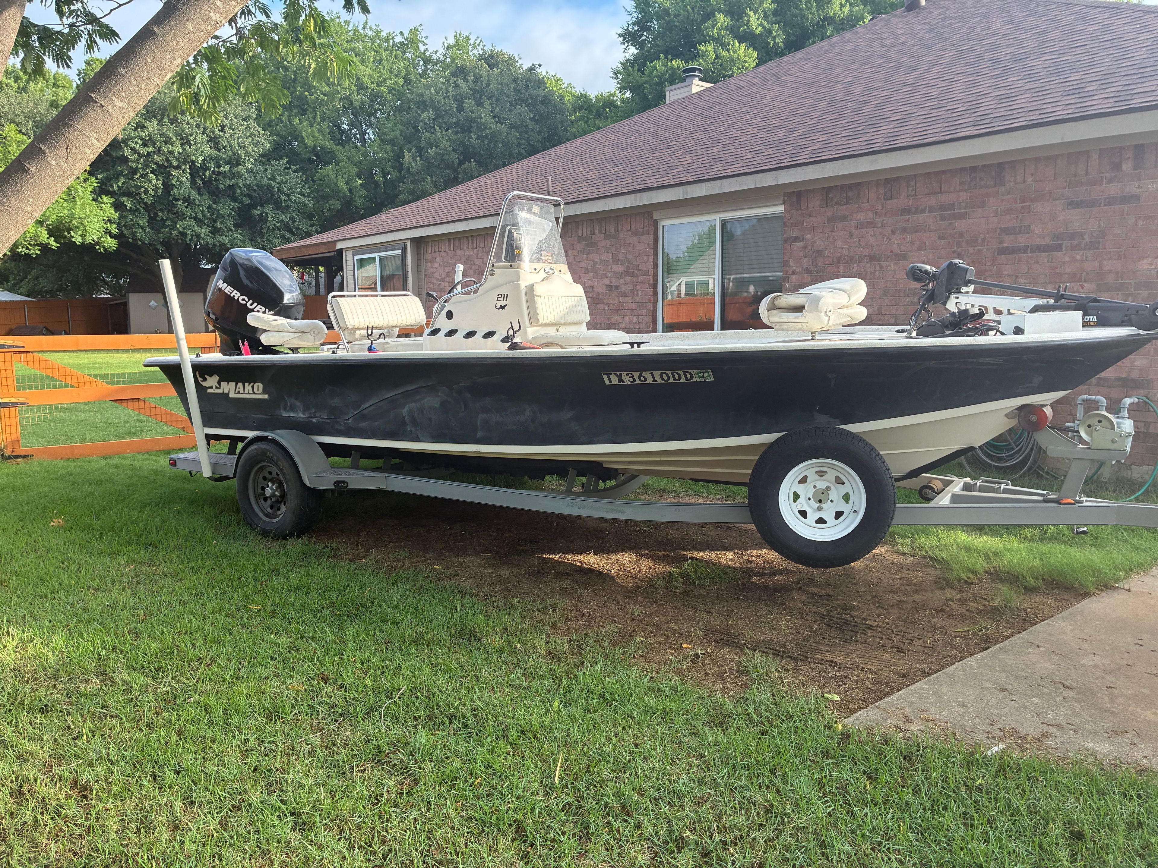 2006 Mako 211 Inshore