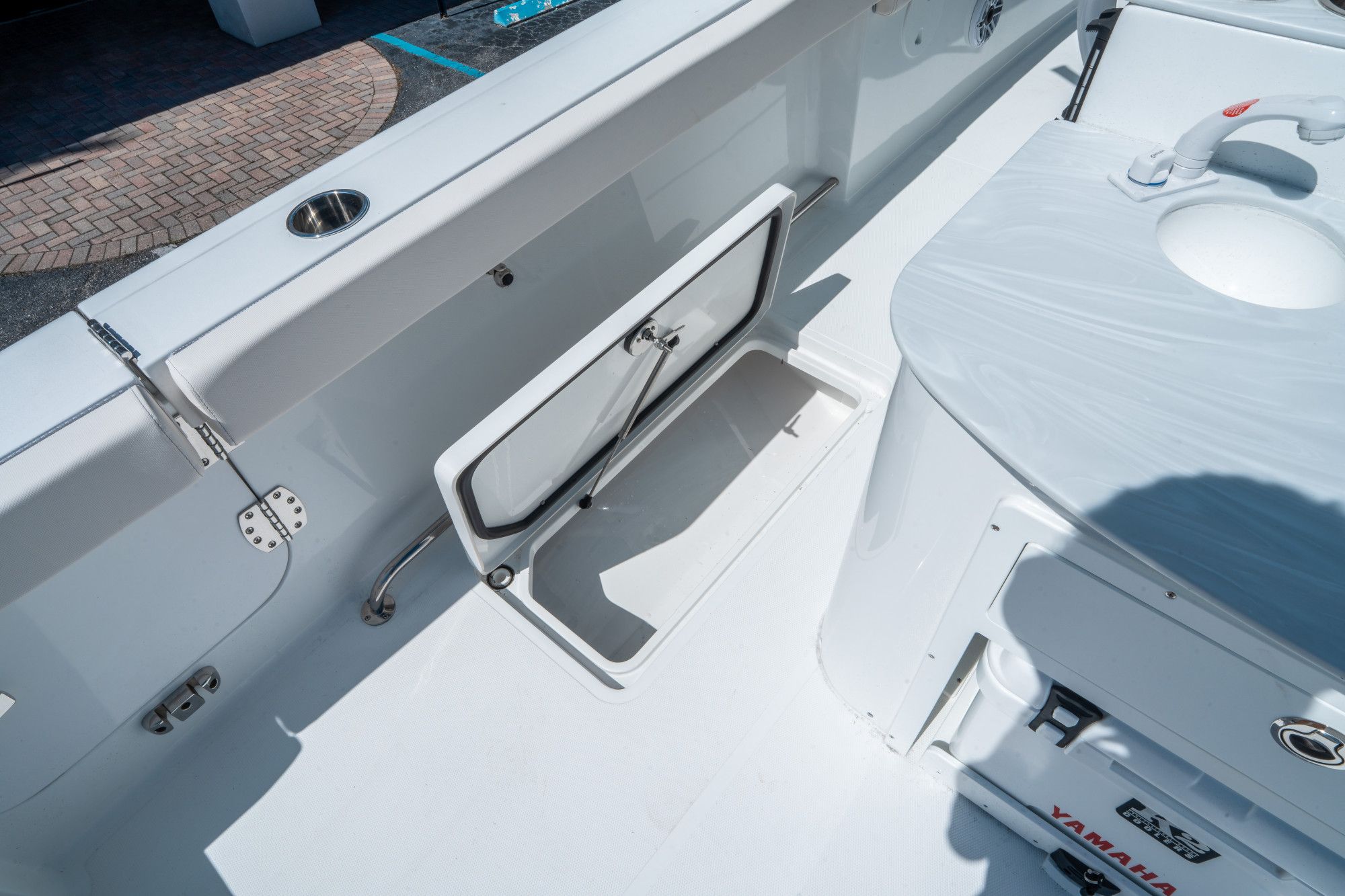 2026 Sea Hunt ULTRA 305 CB - 14