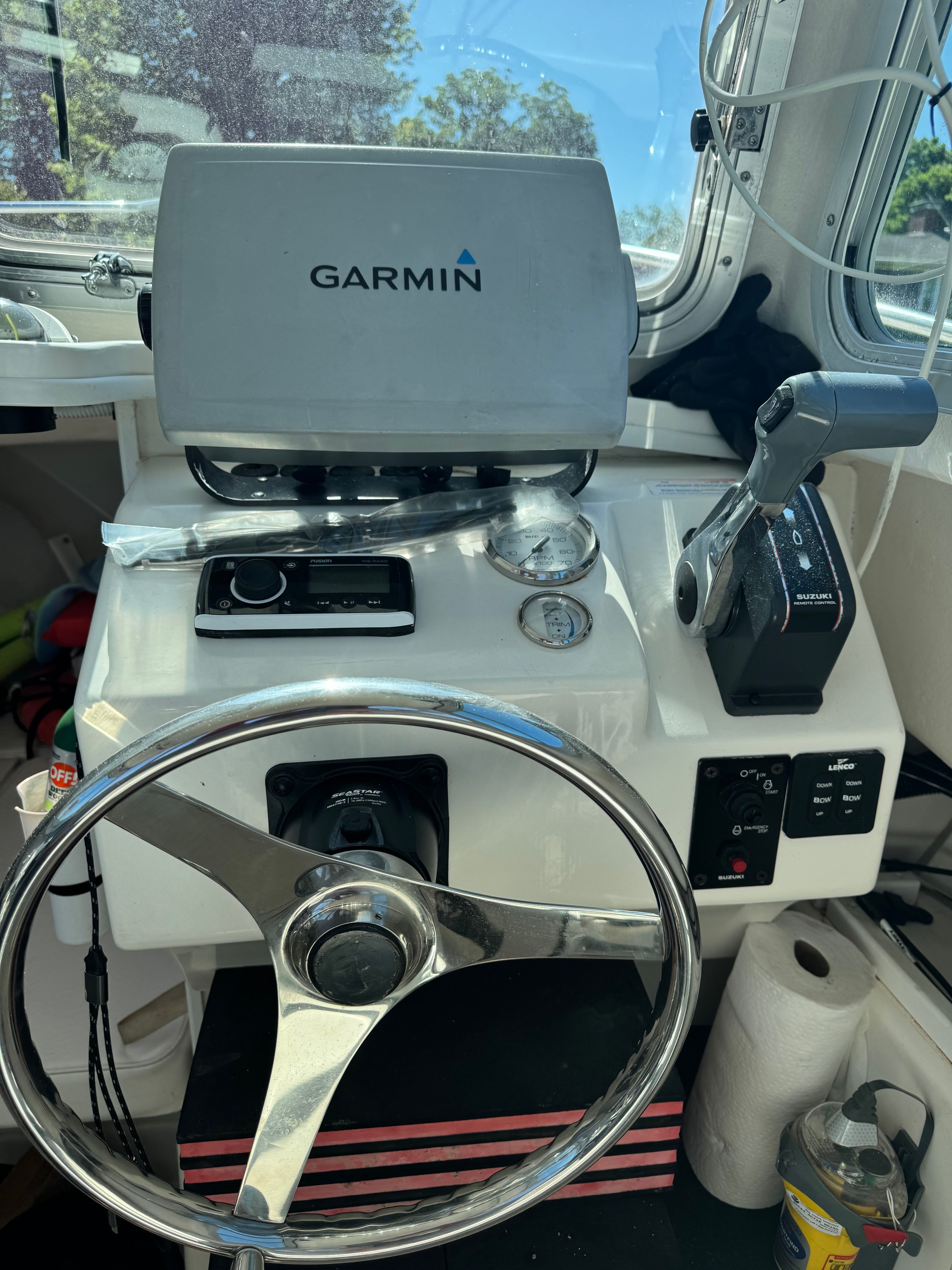 2009 Steiger Craft 25 Miami helm with Garmin navigation system.