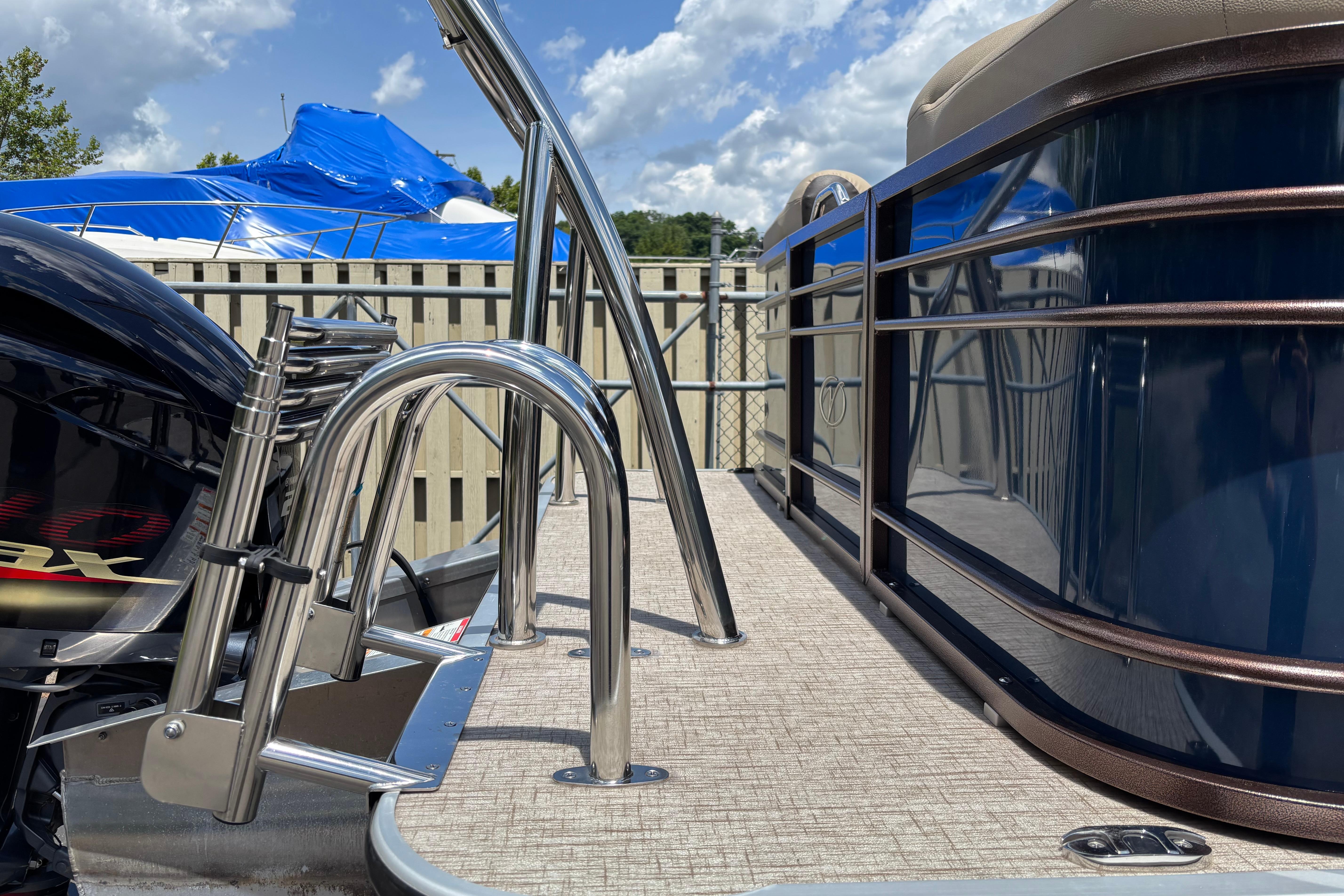 2021 Veranda VP25RC pontoon boat with stainless steel ladder and railing, under a blue sky.