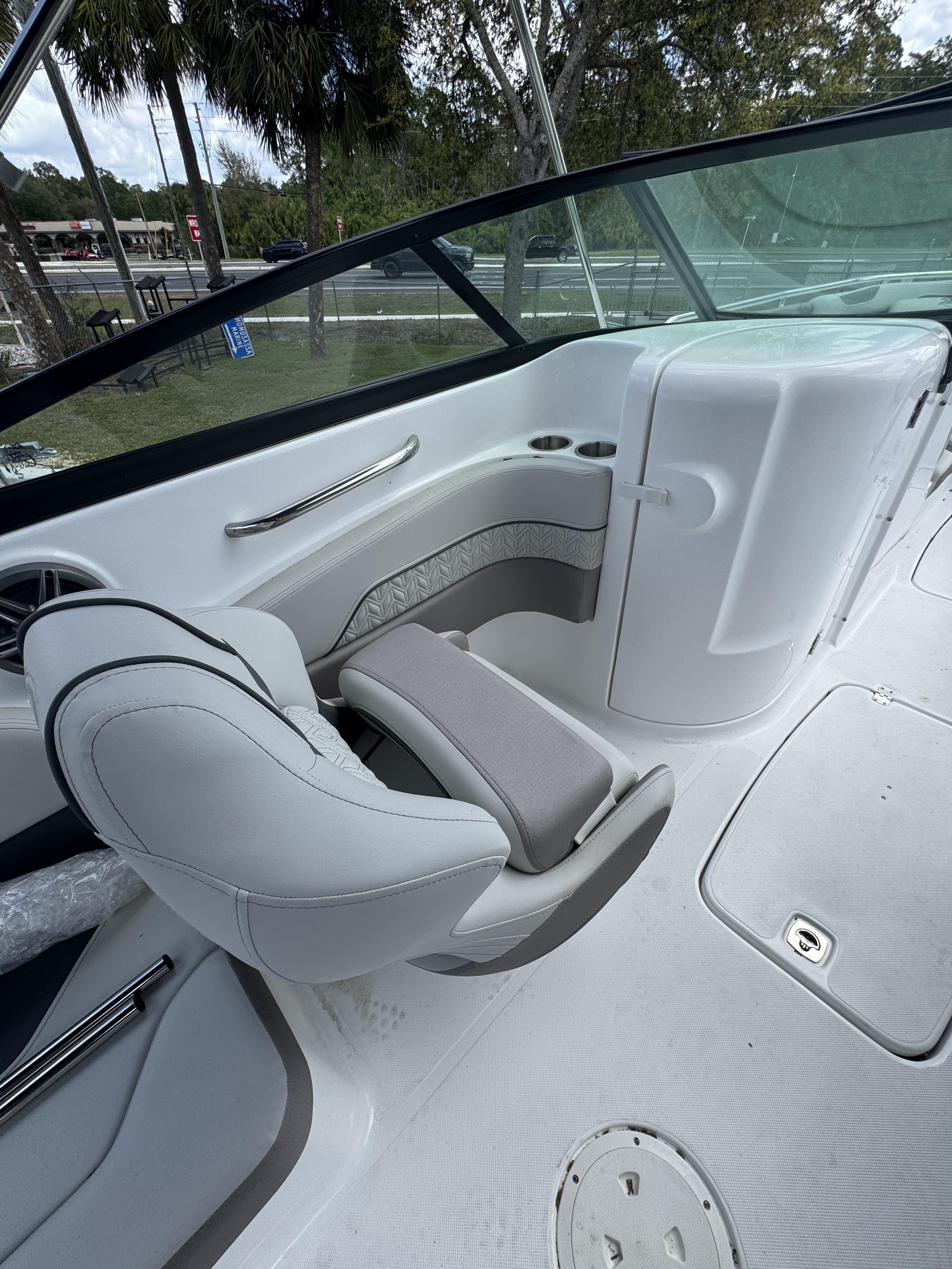 2026 Hurricane SunDeck 2400 OB - 23