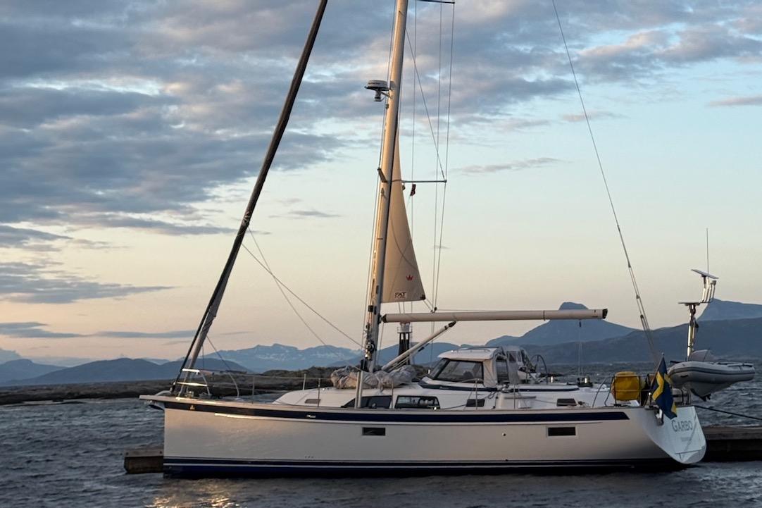 2024 Hallberg-Rassy 44