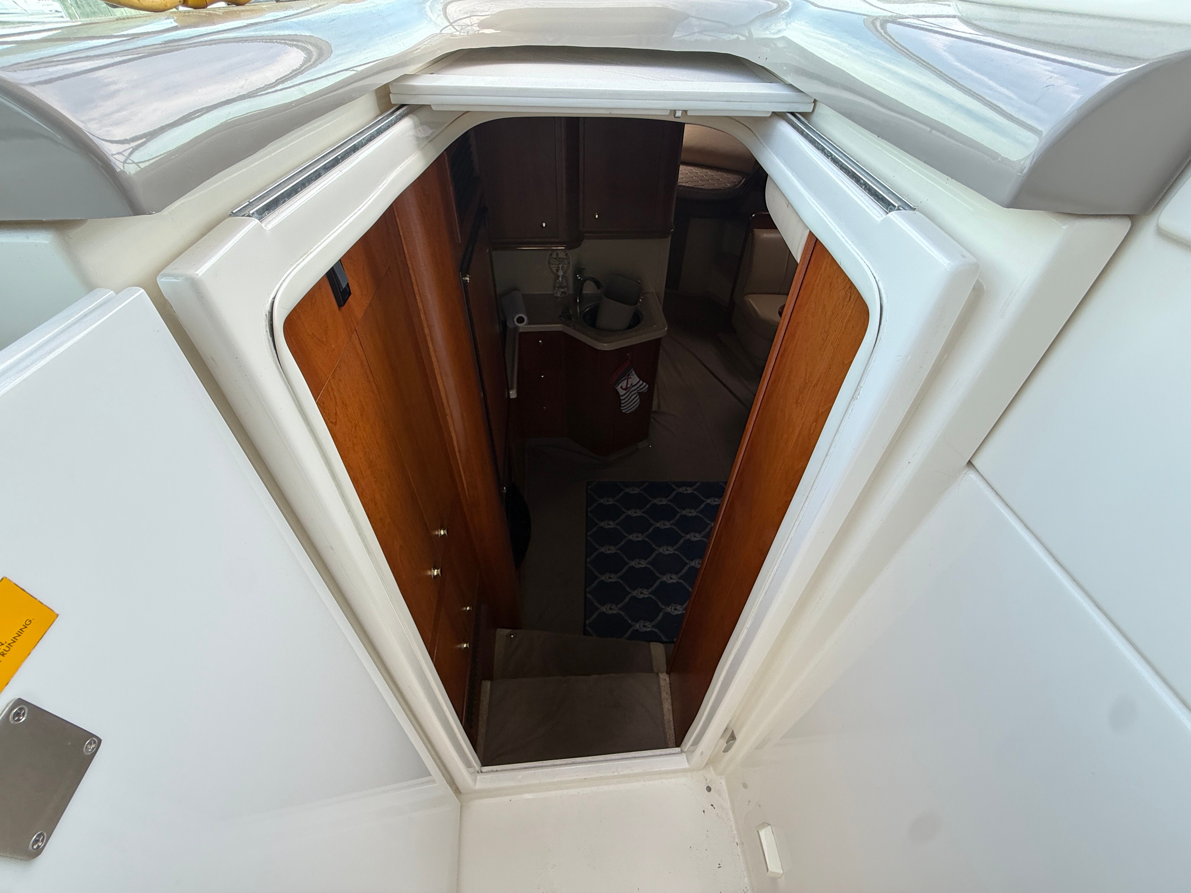 Entrance to cabin of 2003 Cruisers Yachts 3772 Express.