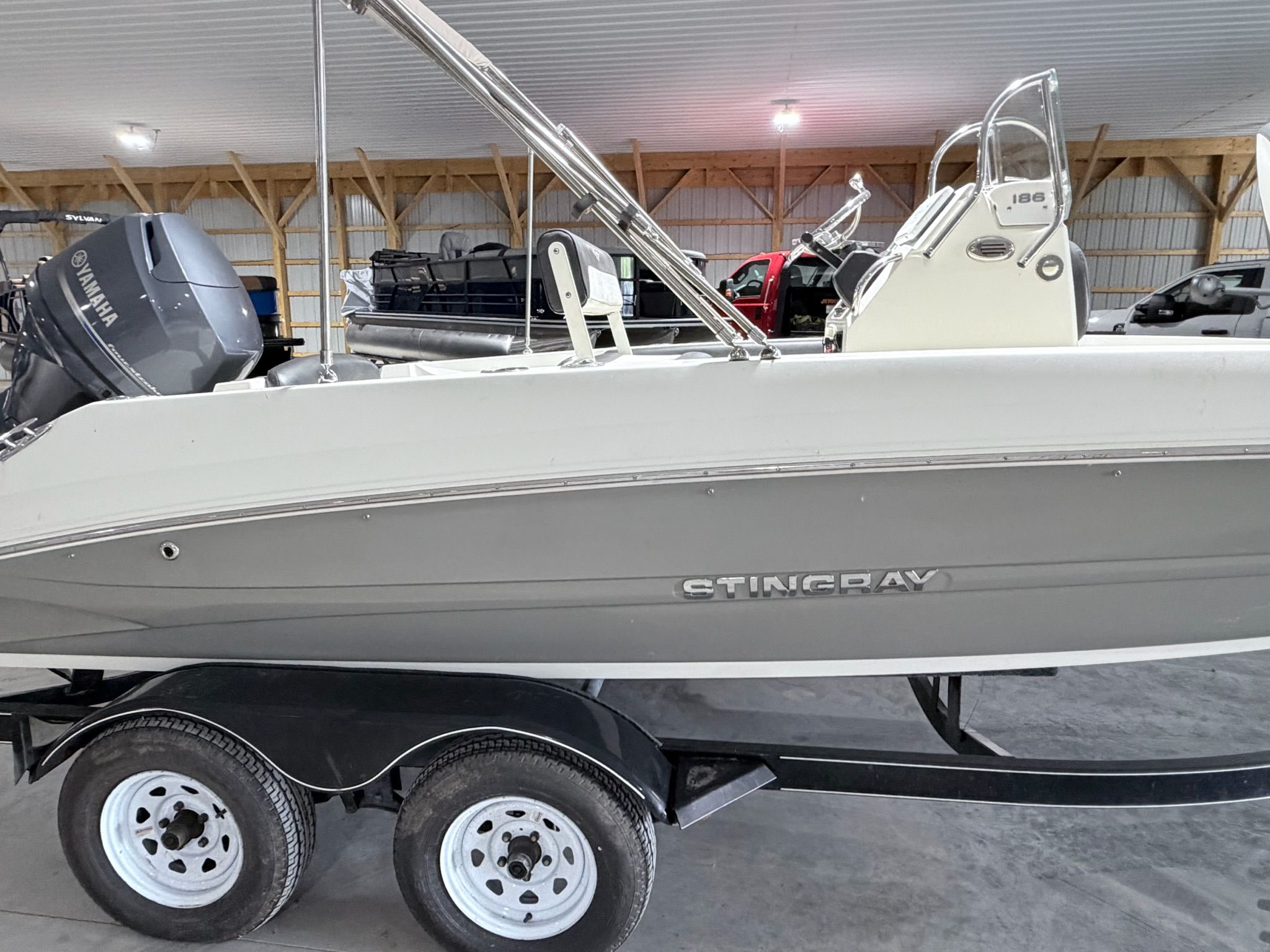2017 Stingray 186 CC - 31