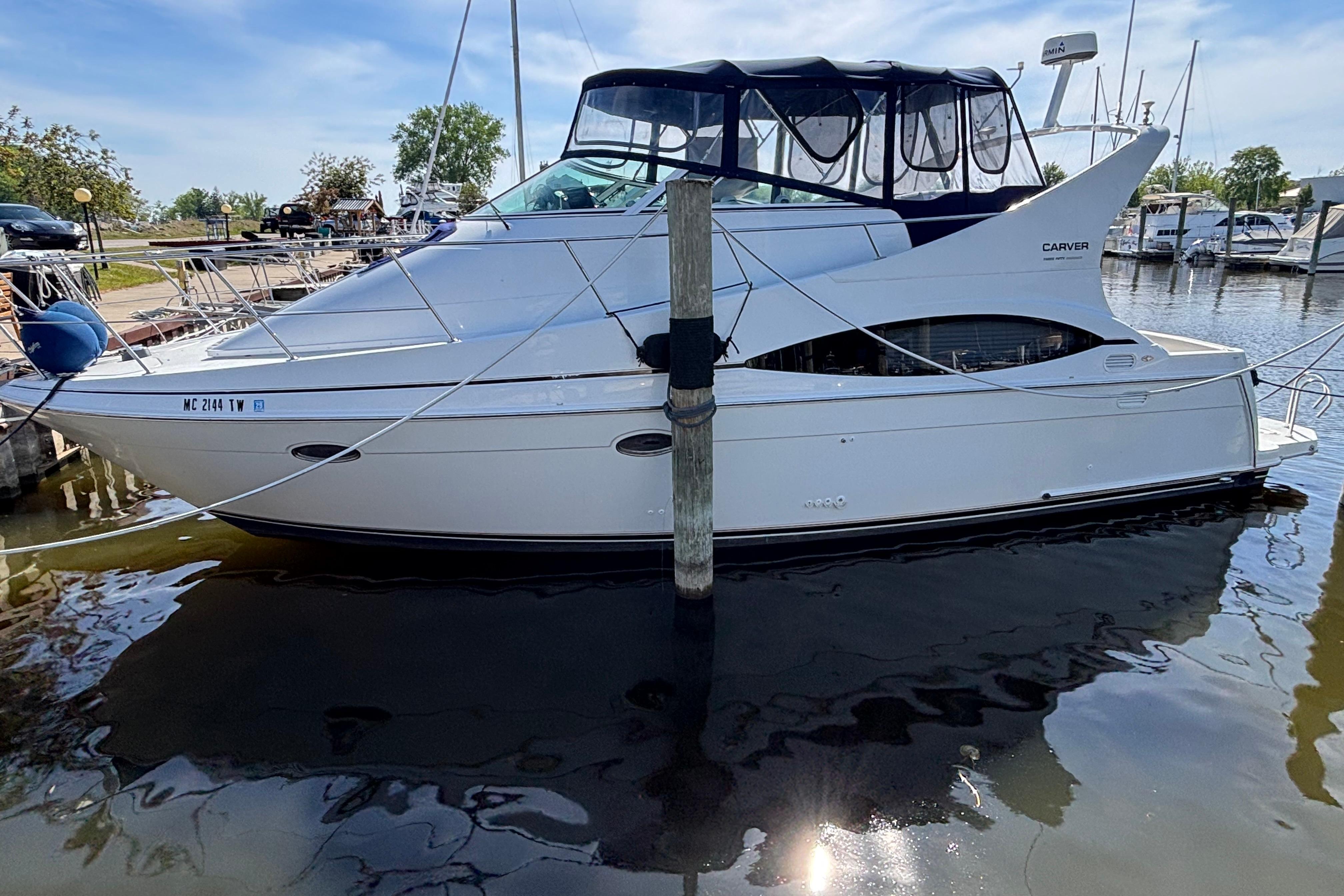 1998 Carver 350 Mariner yacht docked at a marina, featuring sleek design and spacious cabin.