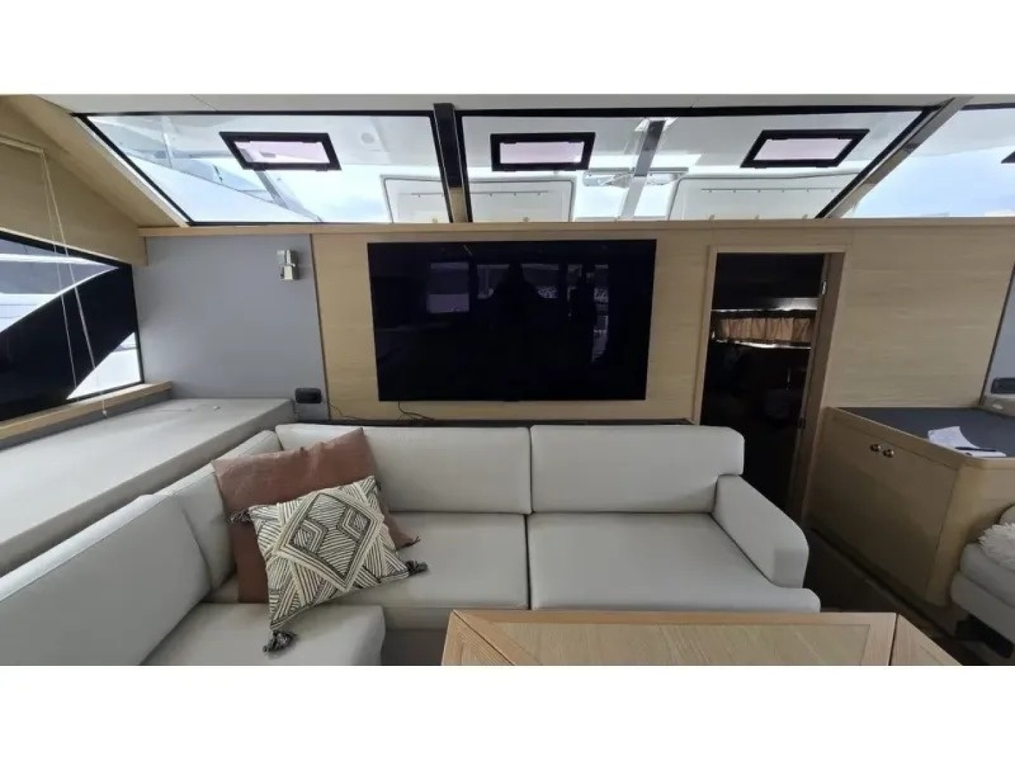2025 Aquila 54 YACHT - Image 31