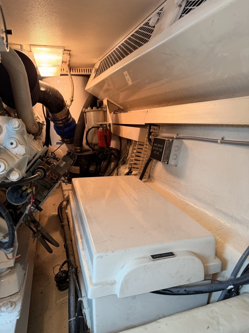 1994 Viking 50 Convertible - Image 32