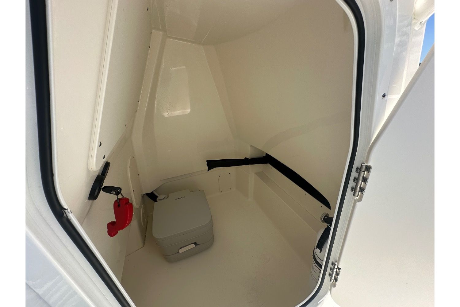 2023 Boston Whaler 220 Dauntless - 12