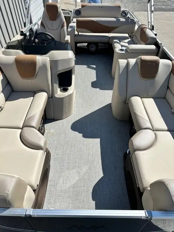 2026 Avalon LSZ Versatile Rear Lounger 23FT - 5
