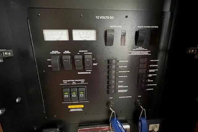 Control panel of a 2016 Sea Ray Sundancer 510 yacht, featuring 12 volts DC system.