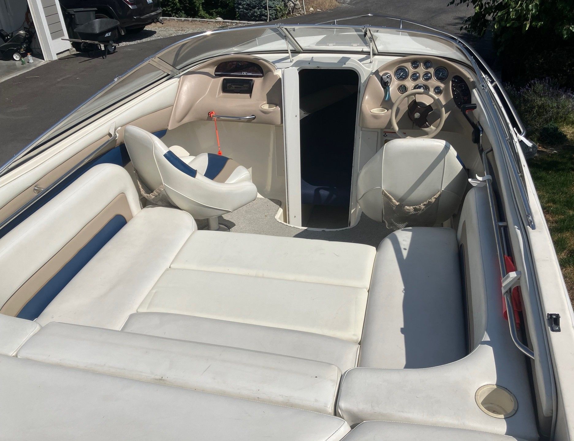 1999 Rinker Captiva 232 Cuddy - 6