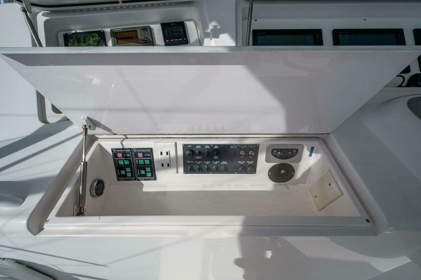 2004 Viking 48 Convertible - Image 38