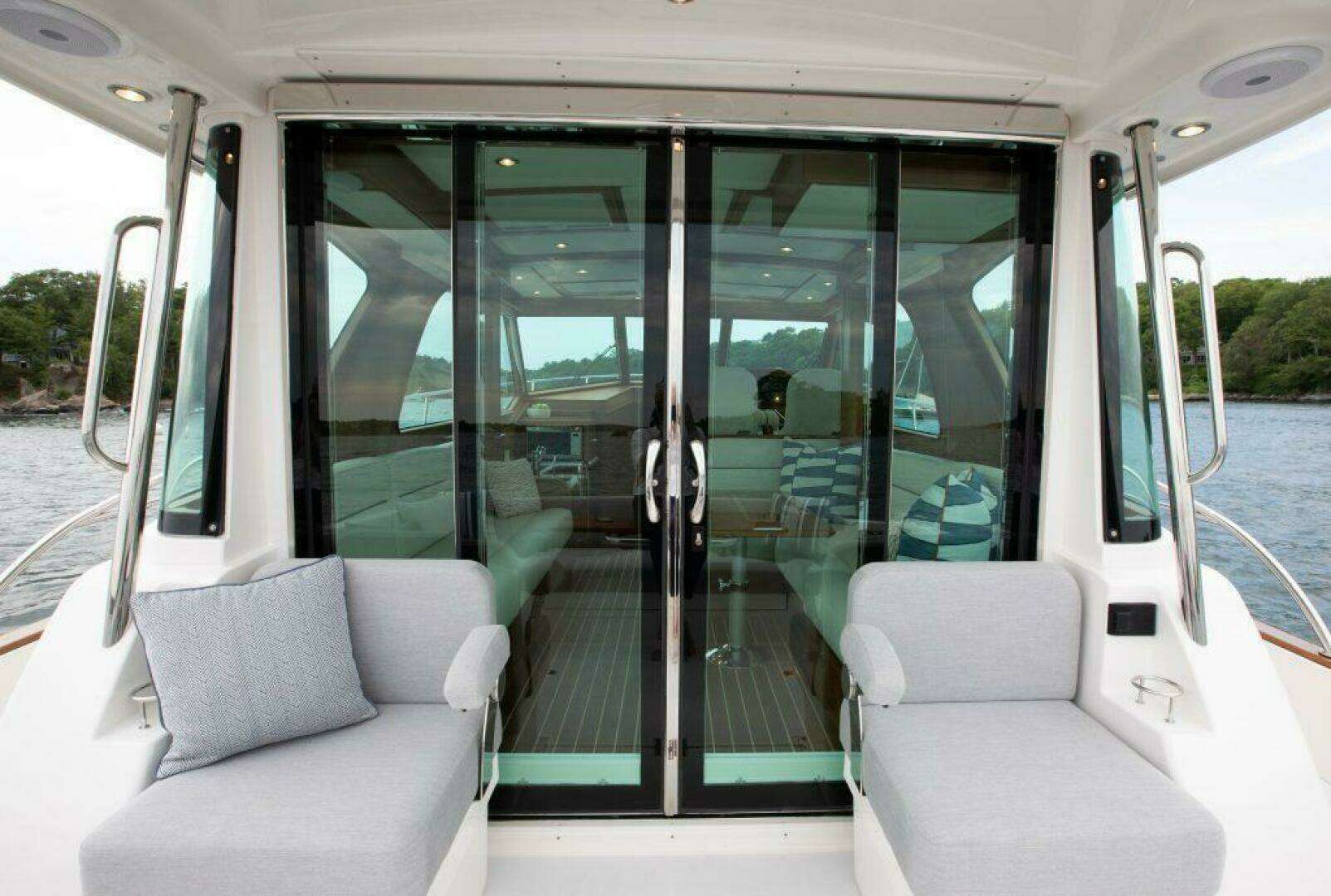 2027 Sabre 43 Salon Express - Image 10