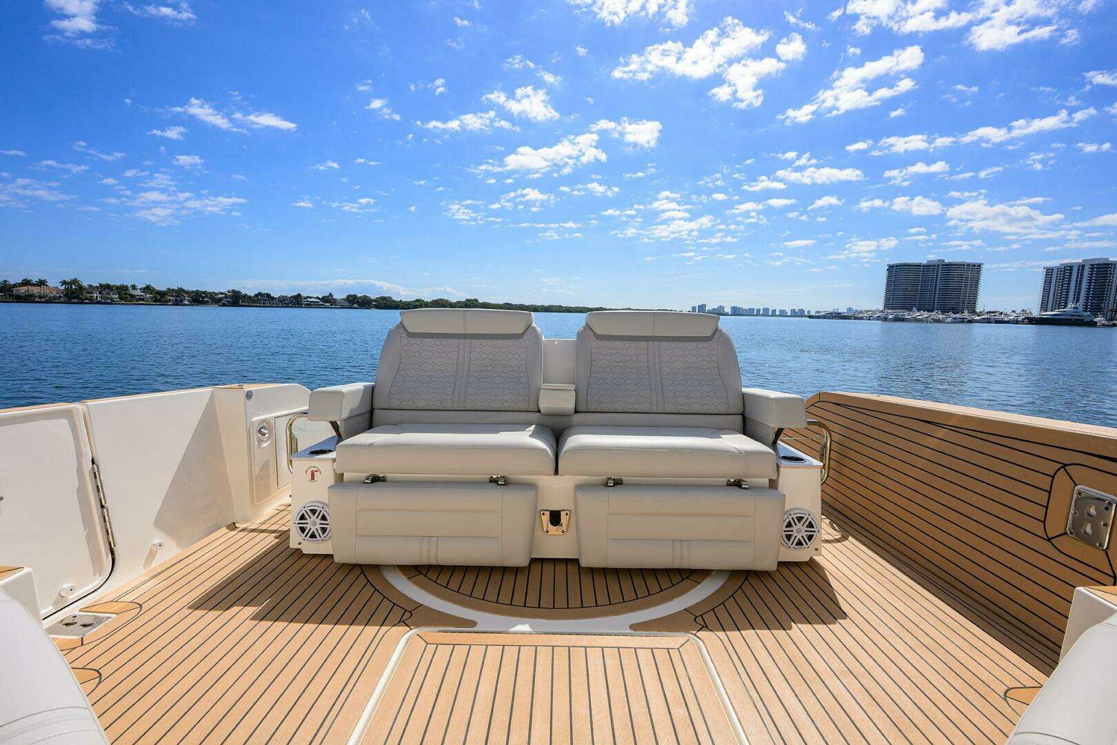 2022 Tiara Yachts 43 LE - Image 29