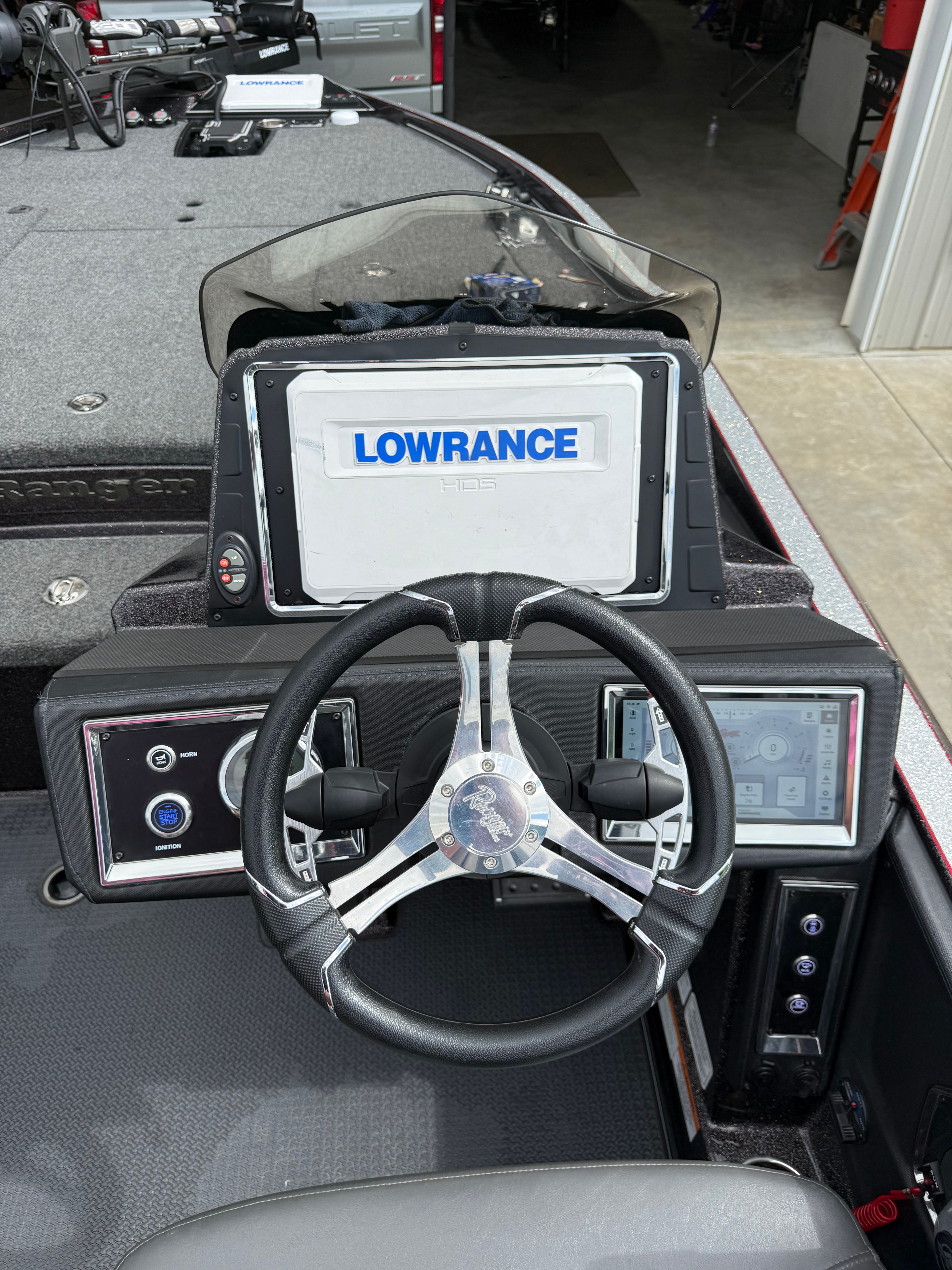 2024 Ranger Z520R boat console with Lowrance electronics.