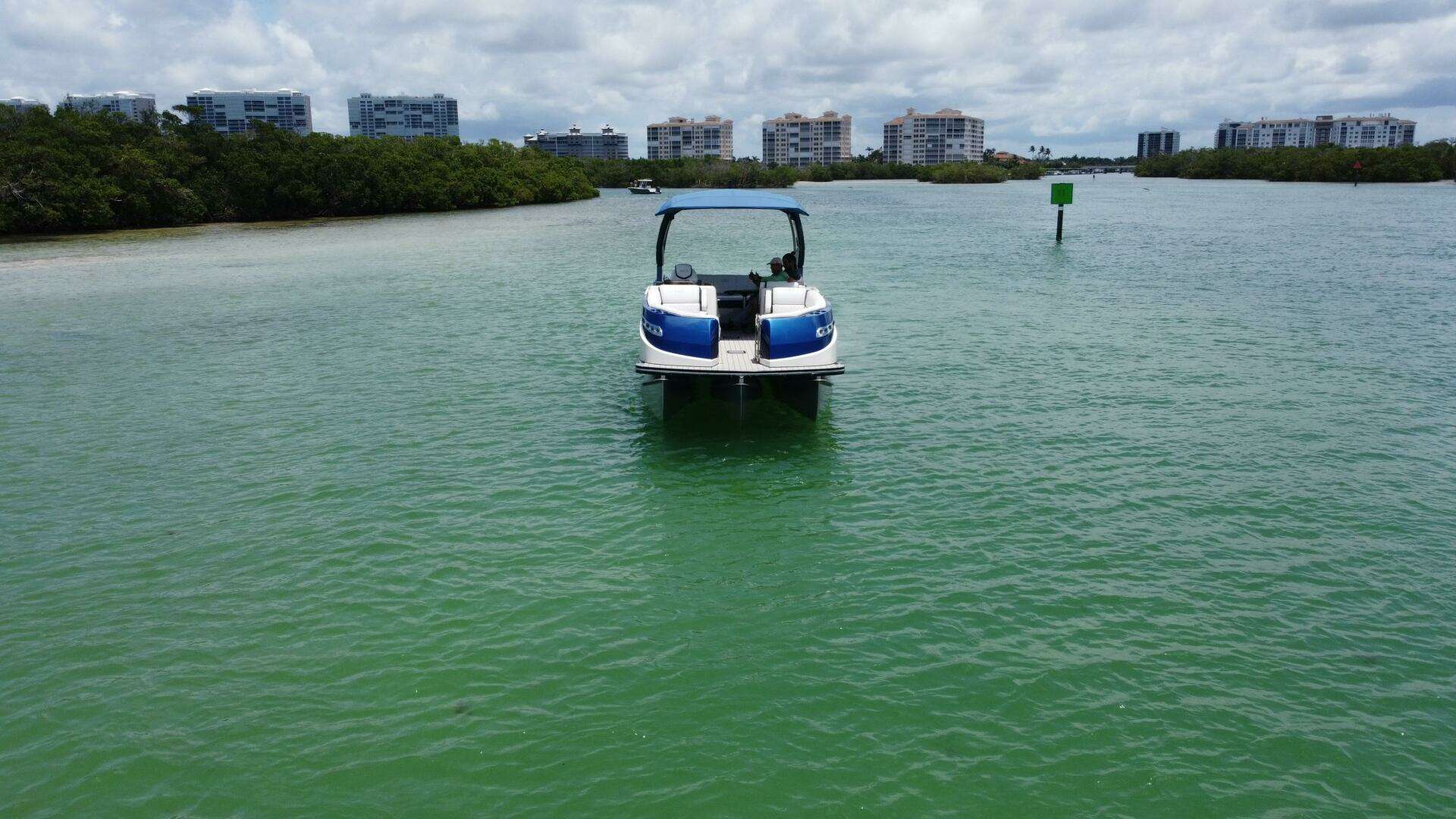 2021 Harris Crowne SL 270 Twin Engine - Image 3