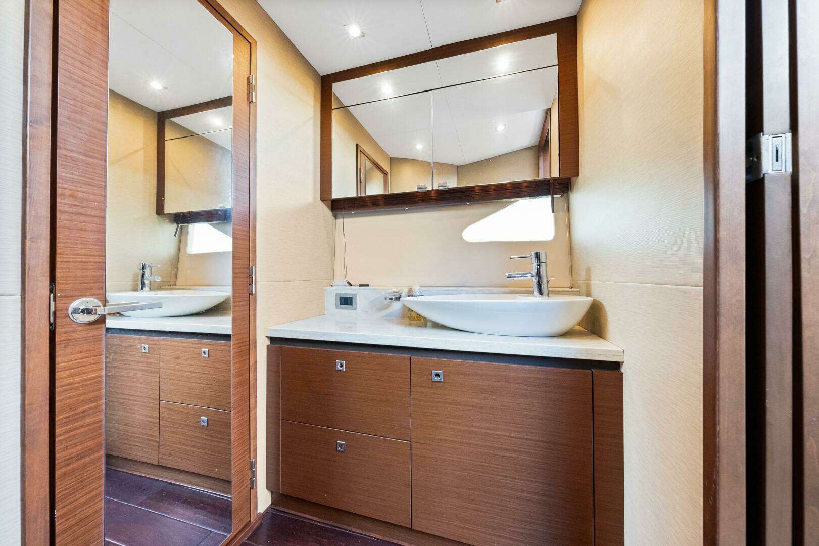 2016 Sea Ray 510 Sundancer - Image 15