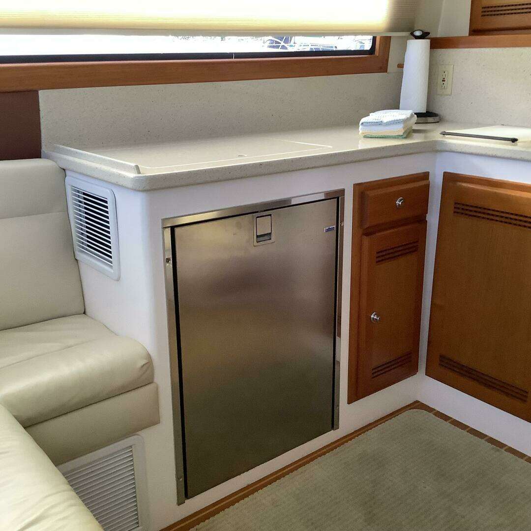2006 Cabo 35 Flybridge Sportfish - Image 18