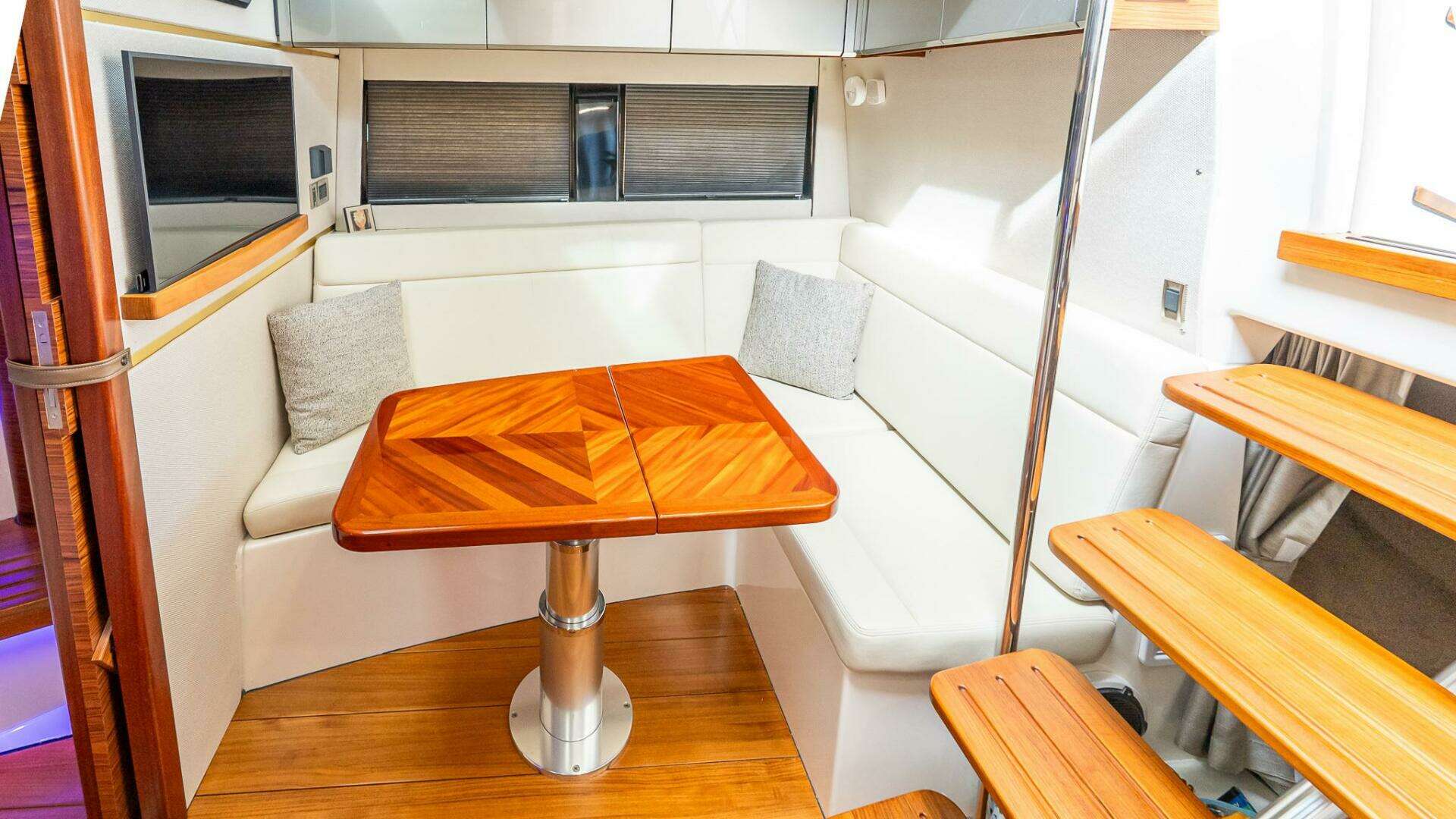 2024 Boston Whaler 405 Conquest - Image 50