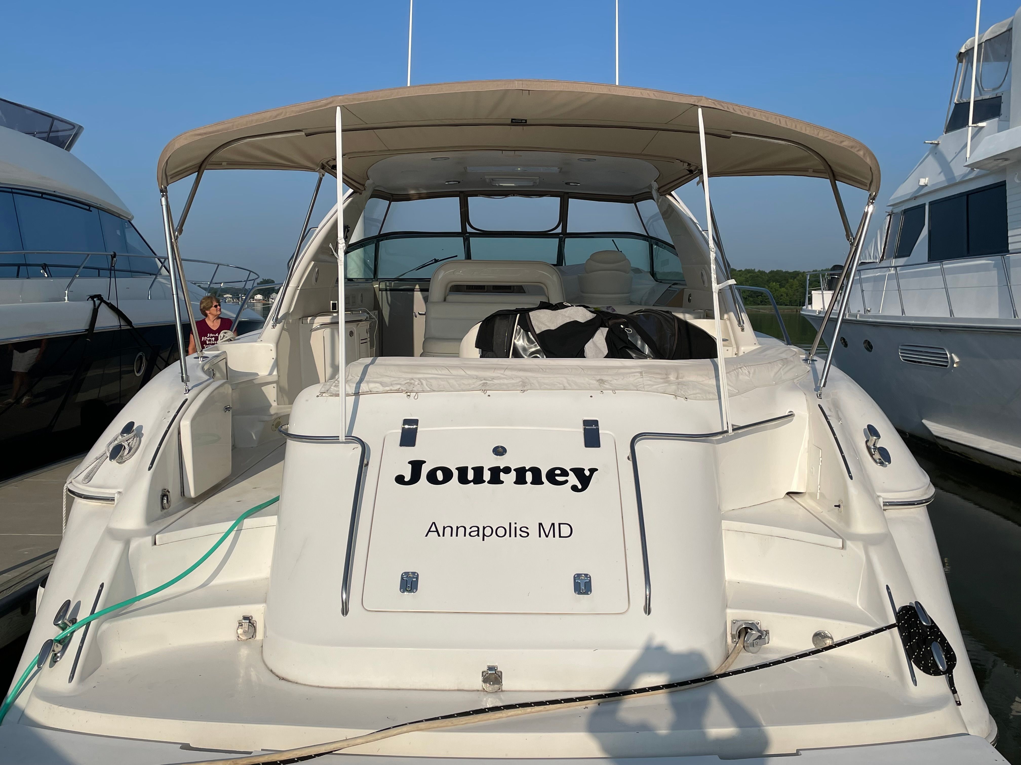 The image shows a 2003 Sea Ray S600 Sunsport boat docked at a marina.