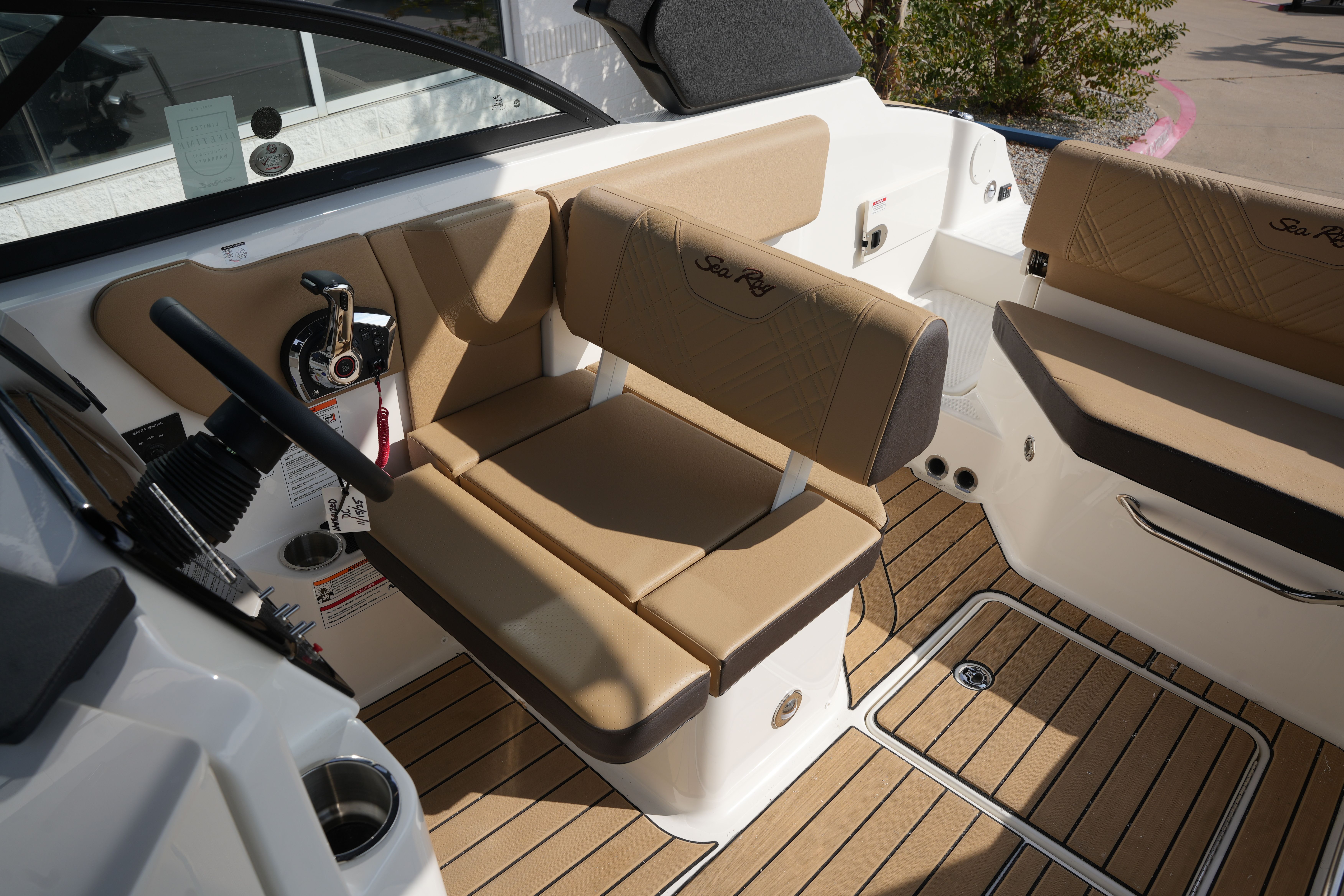 2026 Sea Ray SDX 230 - 16