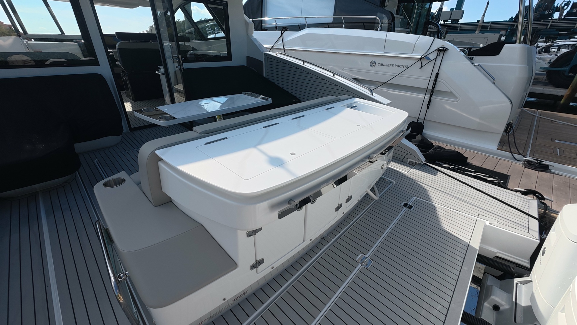 2026 Cruisers Yachts 50GLS OB - Image 20