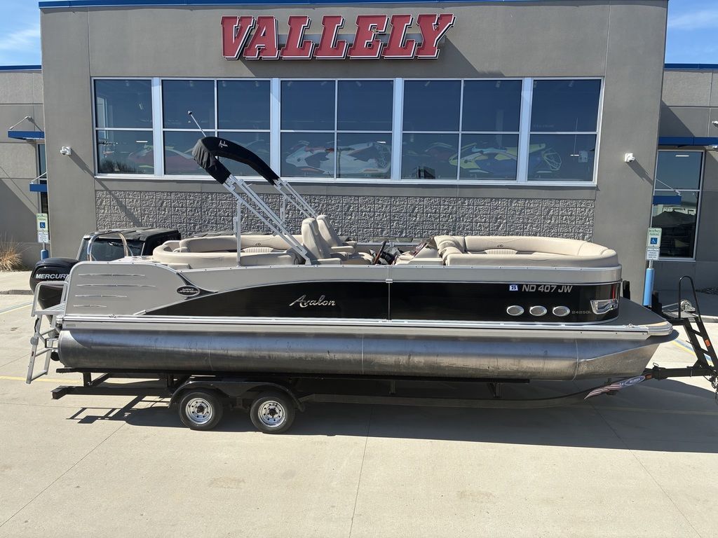 2014 Avalon 2485QL Wind Jammer