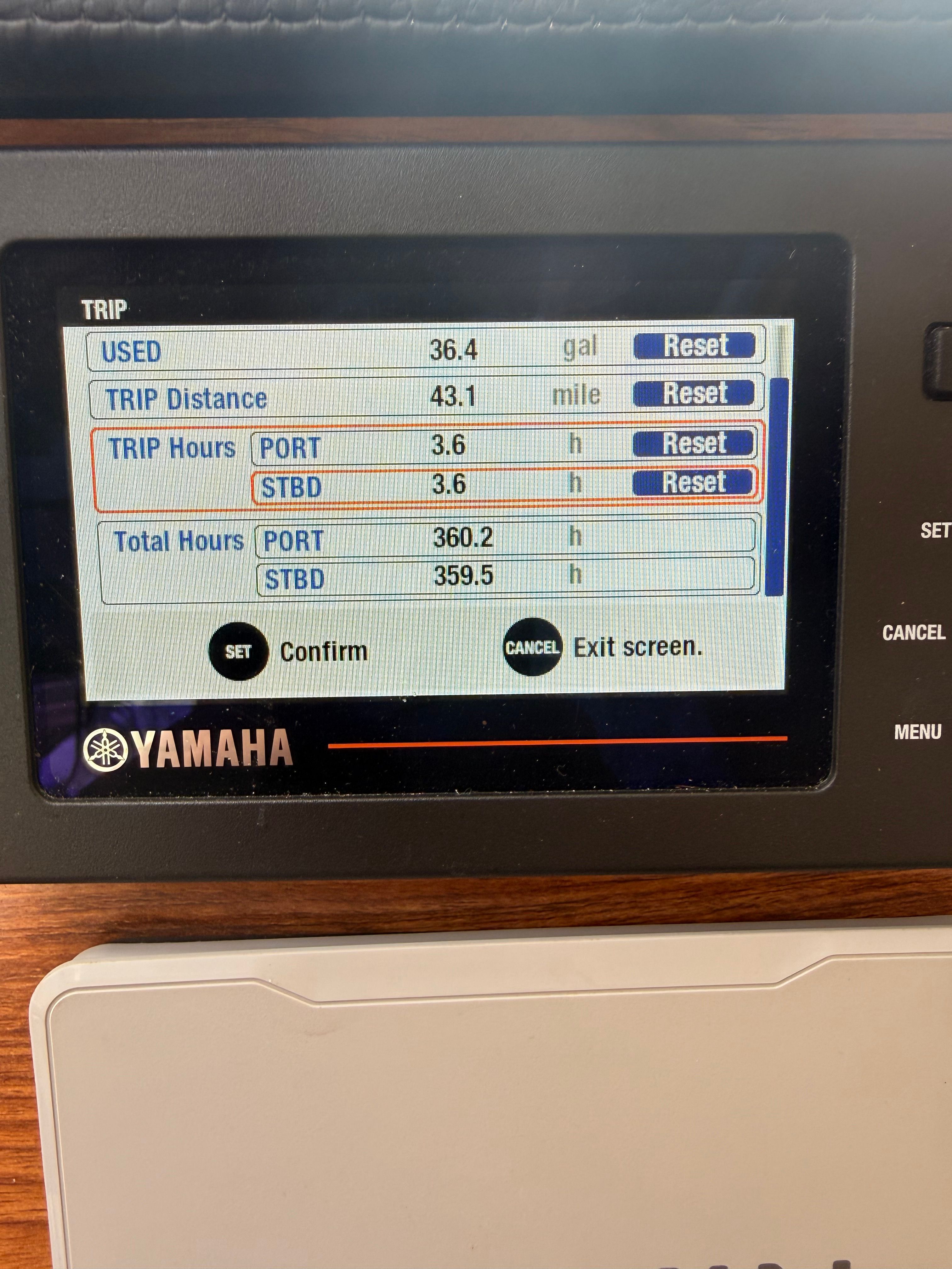 Yamaha screen displaying boat data like fuel usage and trip hours.