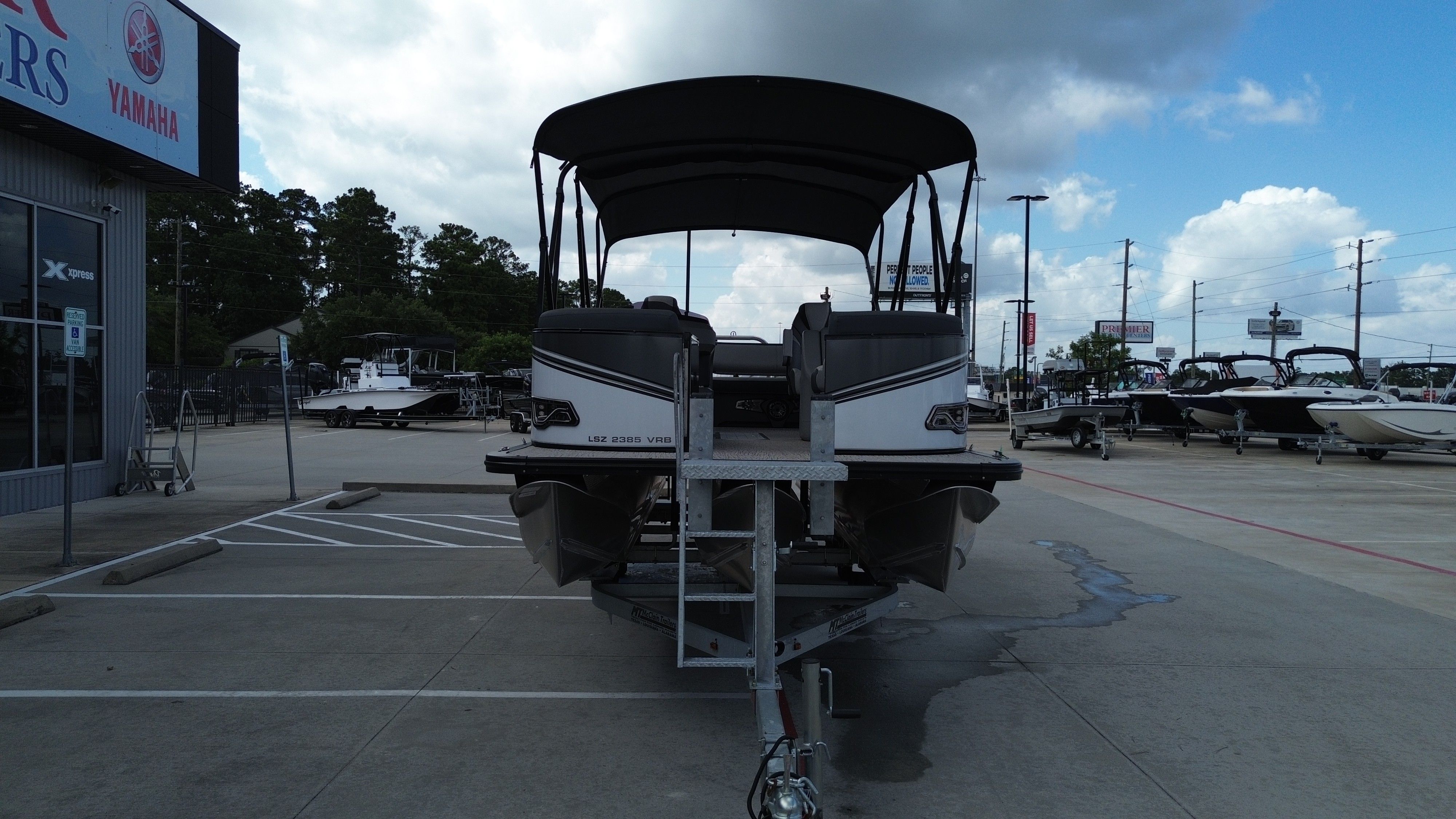 2025 Avalon LSZ Versatile Rear Bench - 23' - 8