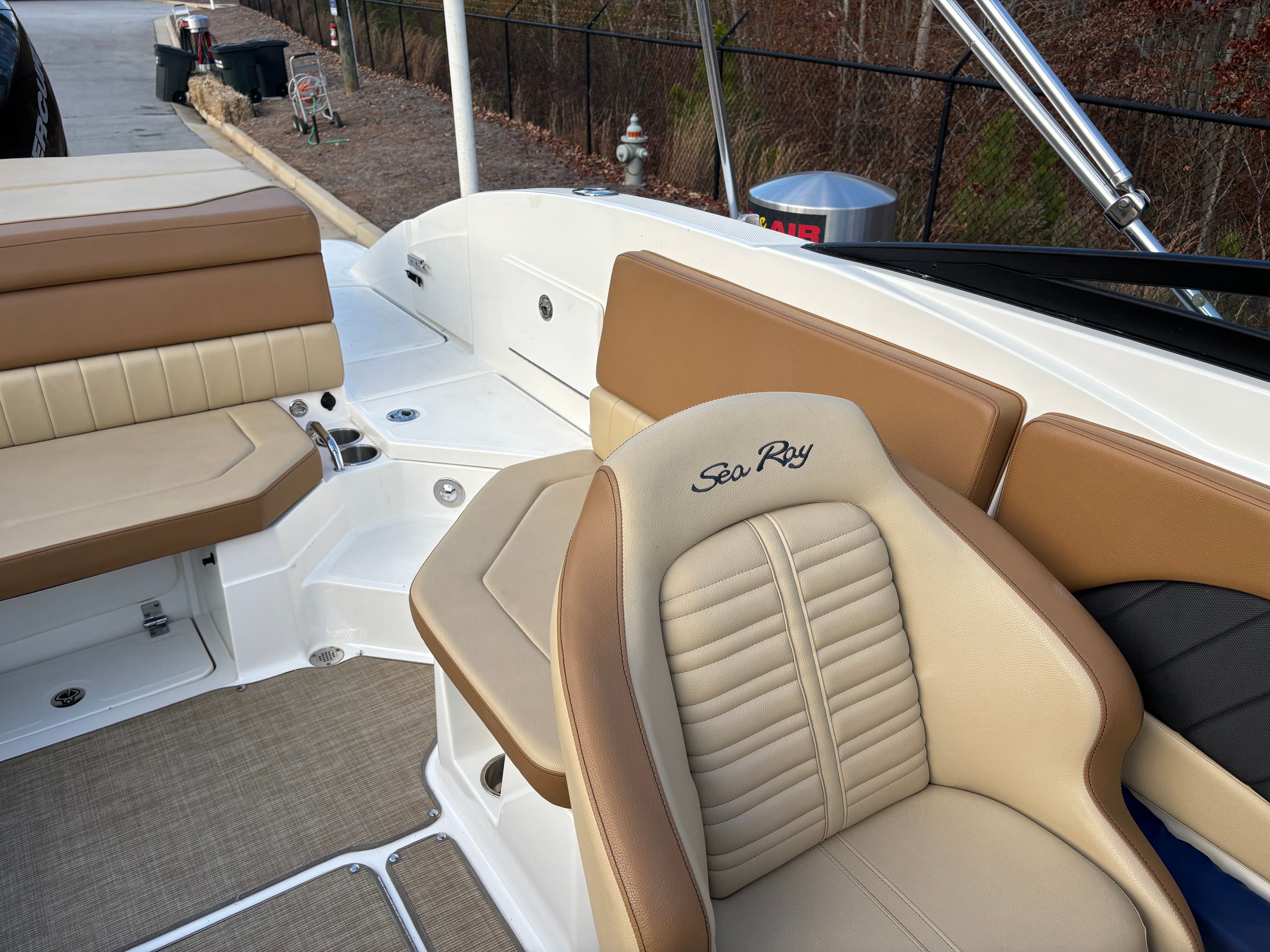 2018 Sea Ray SPX 230 Outboard - 6