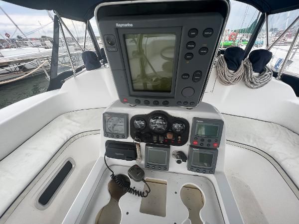 The cockpit of a 2000 Hunter 410 with navigation system and instruments.