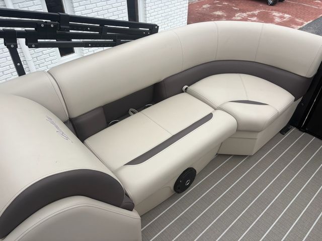 2026 Bentley Pontoons Legacy Cruise 223 - 18