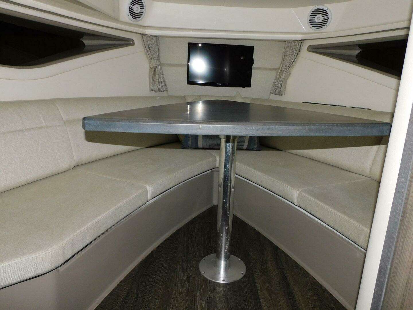 2018 Sea Ray Sundancer 320 - Image 12