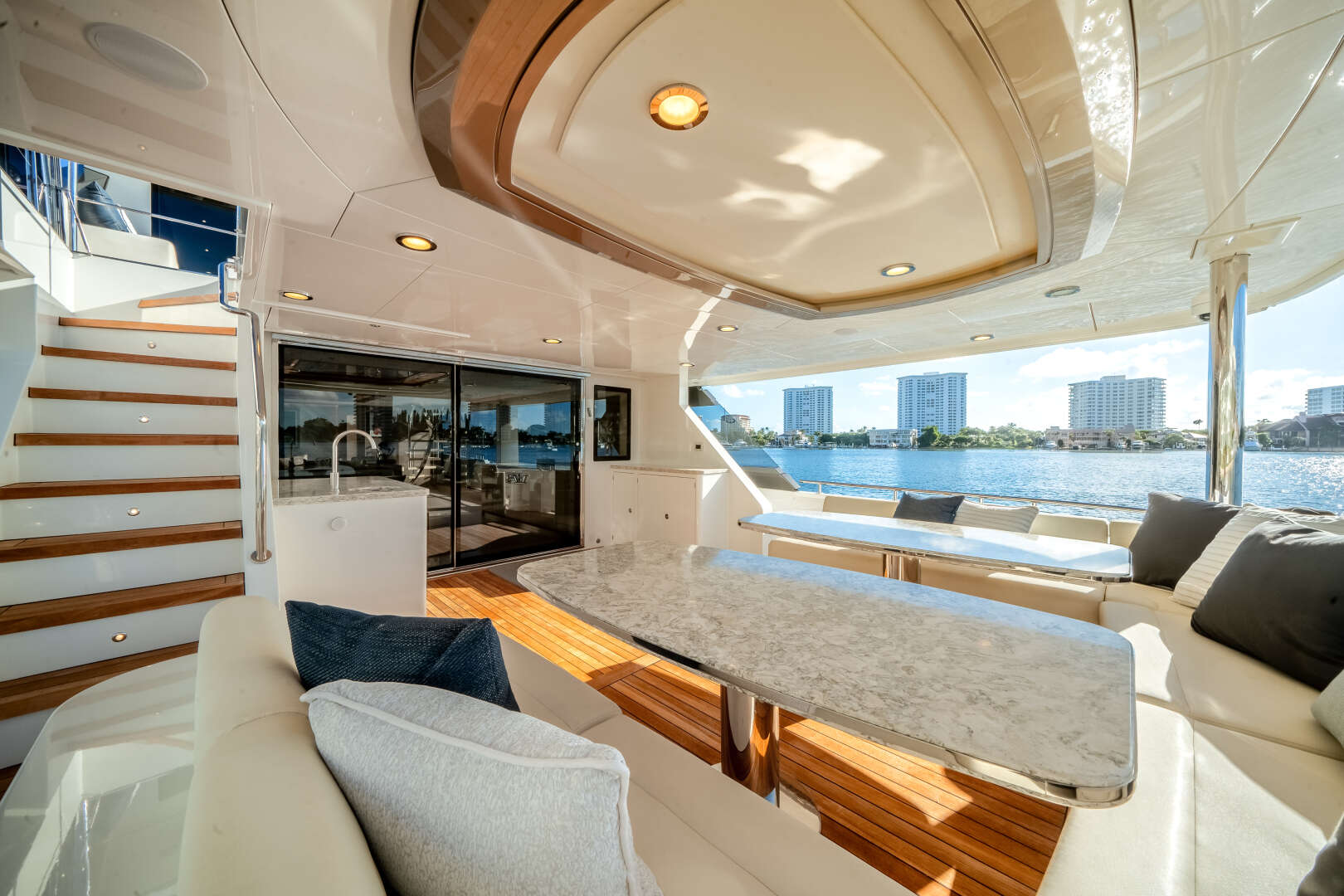 2022 Ocean Alexander 32L - Image 12