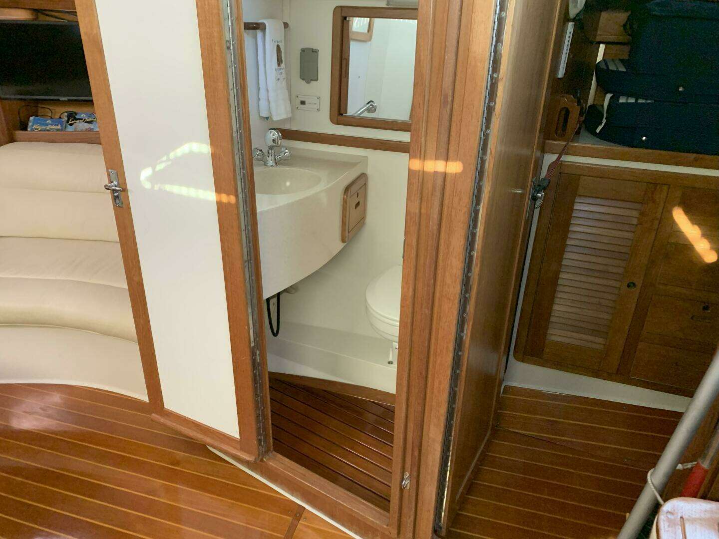 1995 Catalina 42 Mk II - Image 30