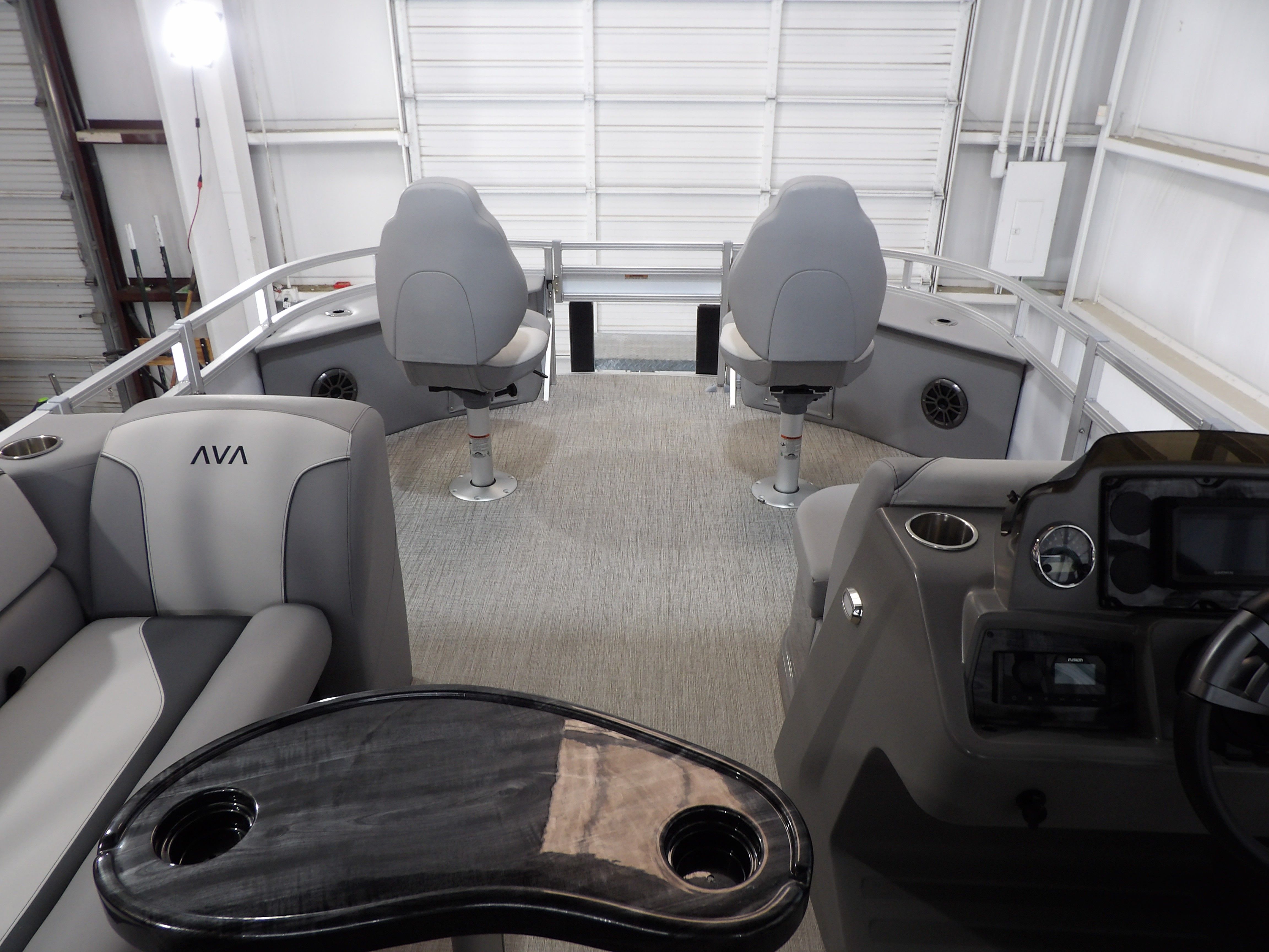 2026 Avalon Venture 85 Rear Fish - 21' - 27