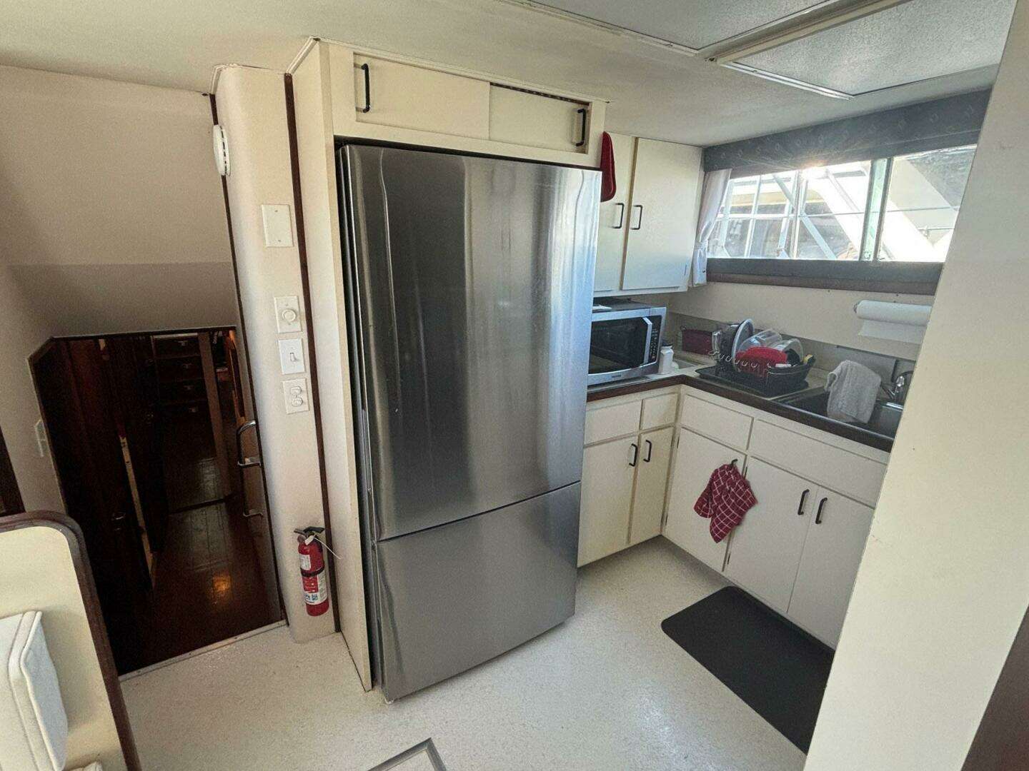 1987 Hatteras Flybridge - Image 15