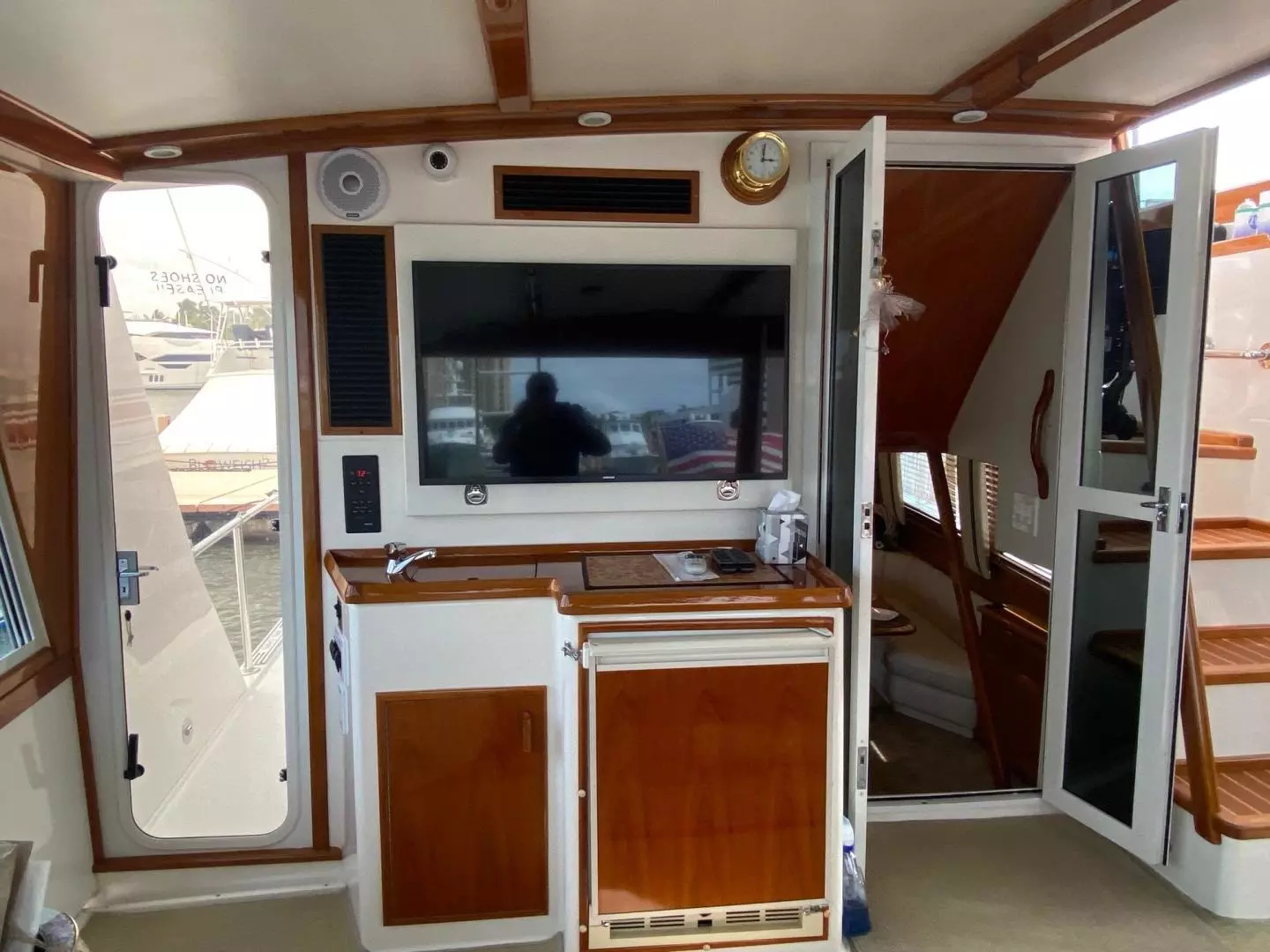 1998 Viking 54 Sport Yacht - Image 9