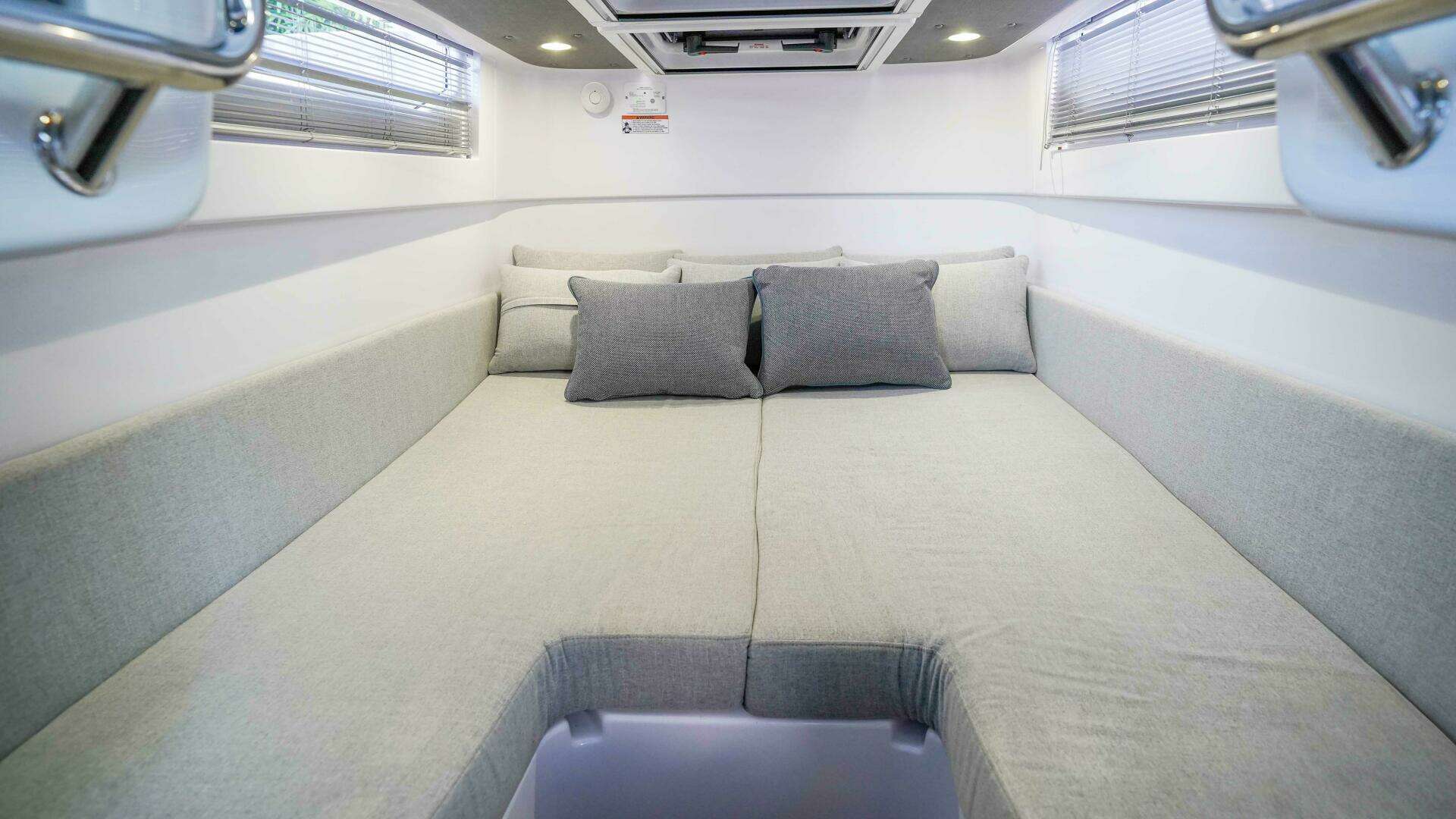 2024 Axopar 37 XC Cross Cabin - Image 18