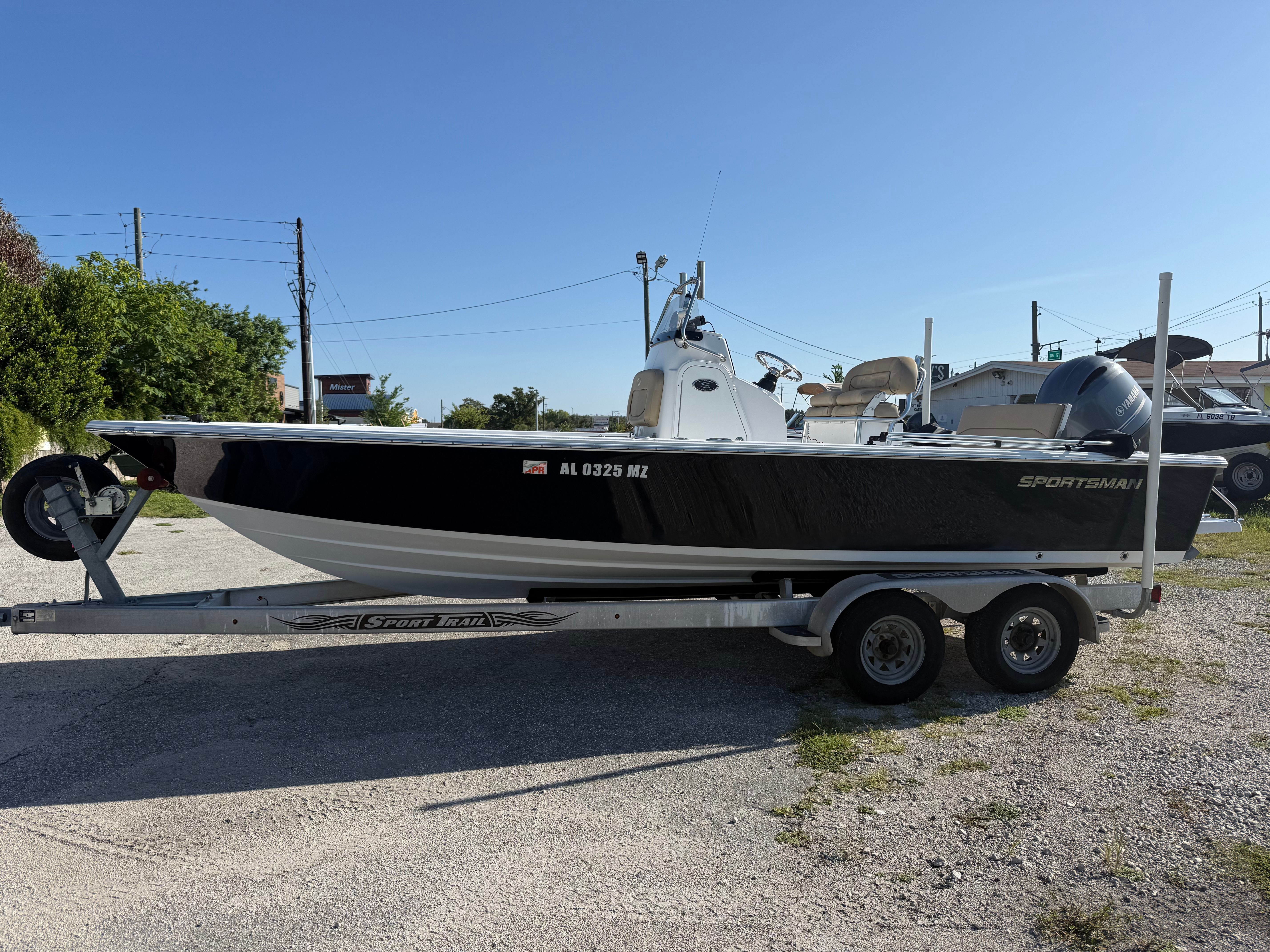 2016 Sportsman Masters 227 Bay Boat