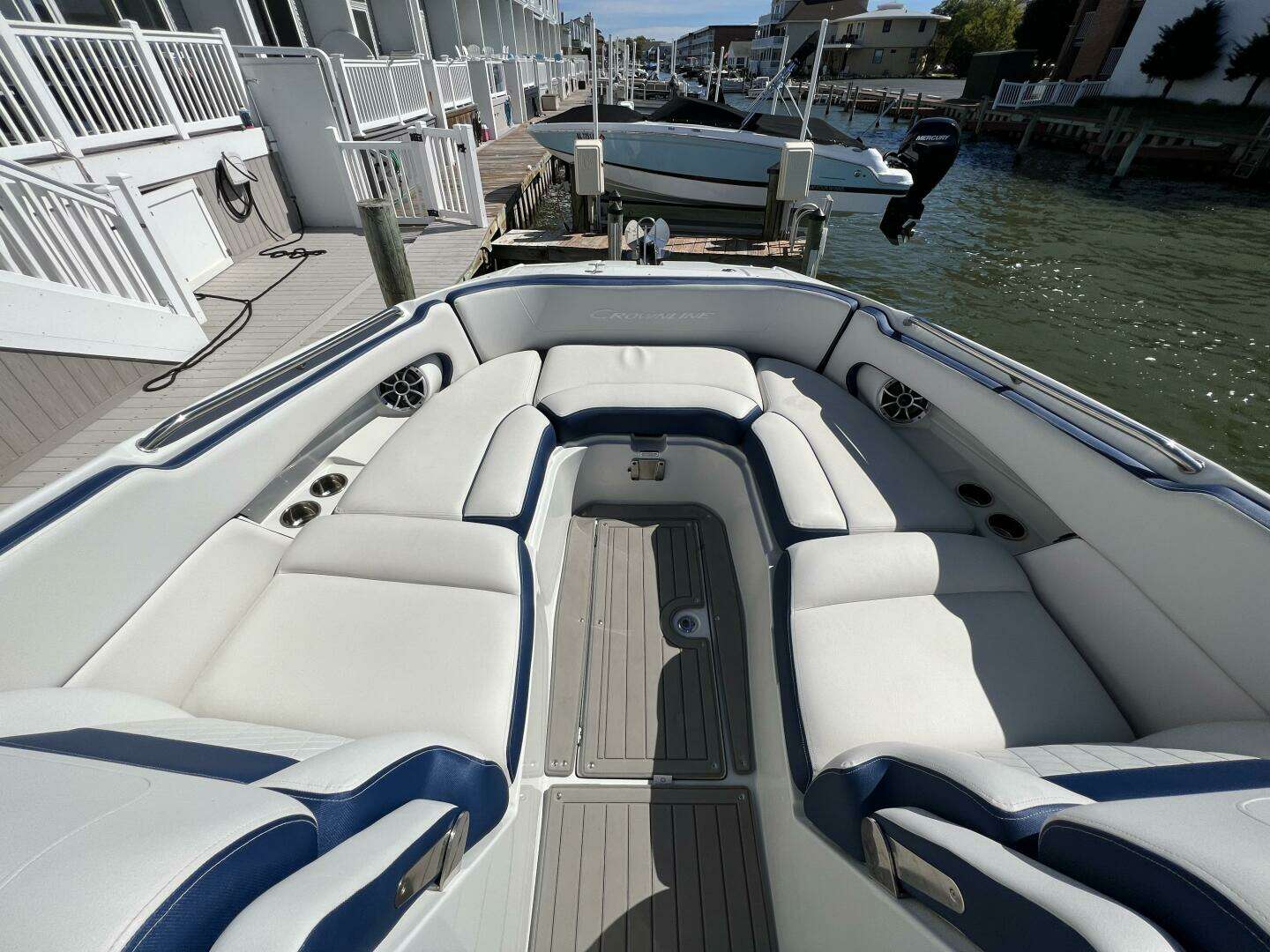 2022 Crownline E305 XS - Image 7