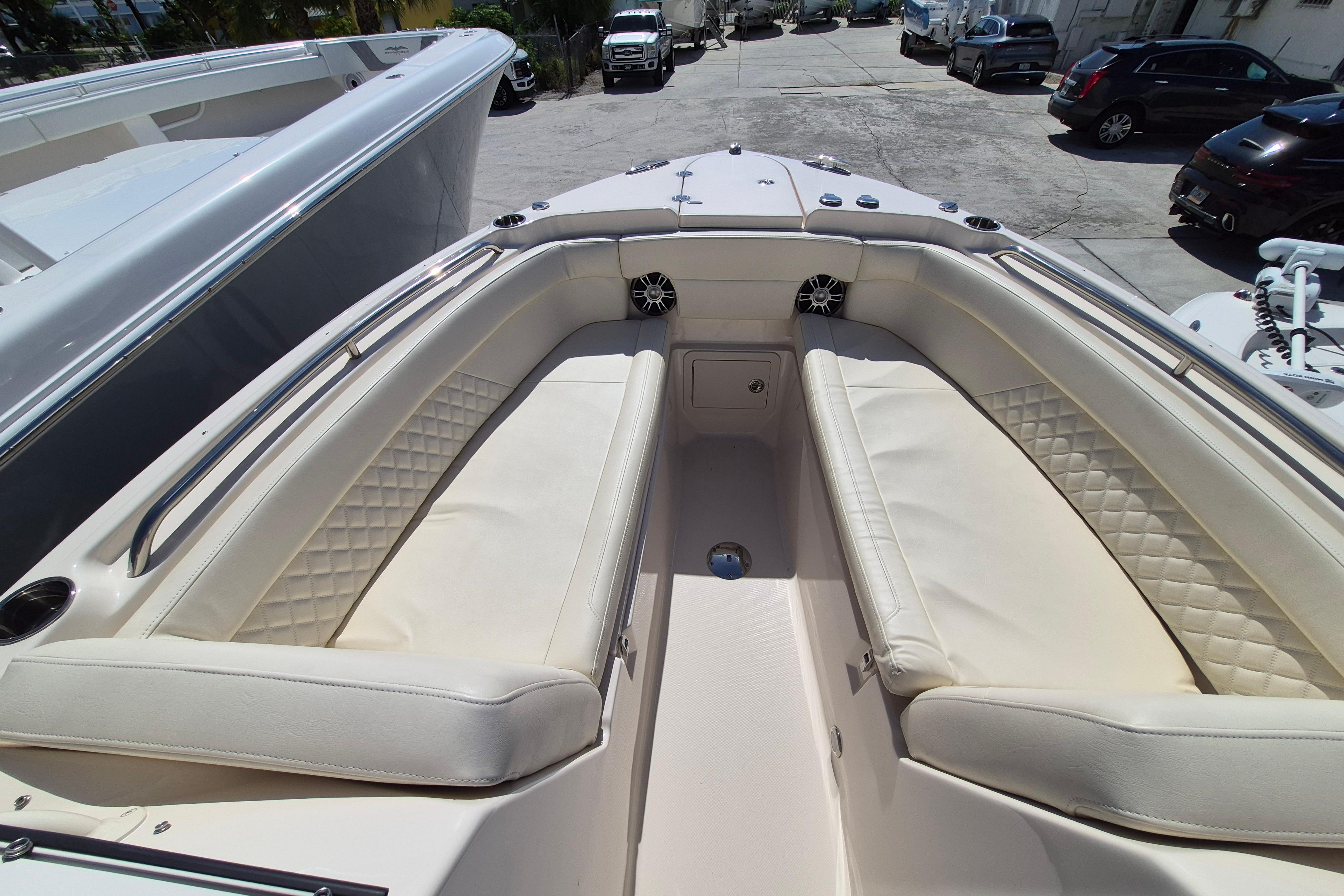 2025 Grady-White Freedom 275 boat interior with luxurious seating and modern design.