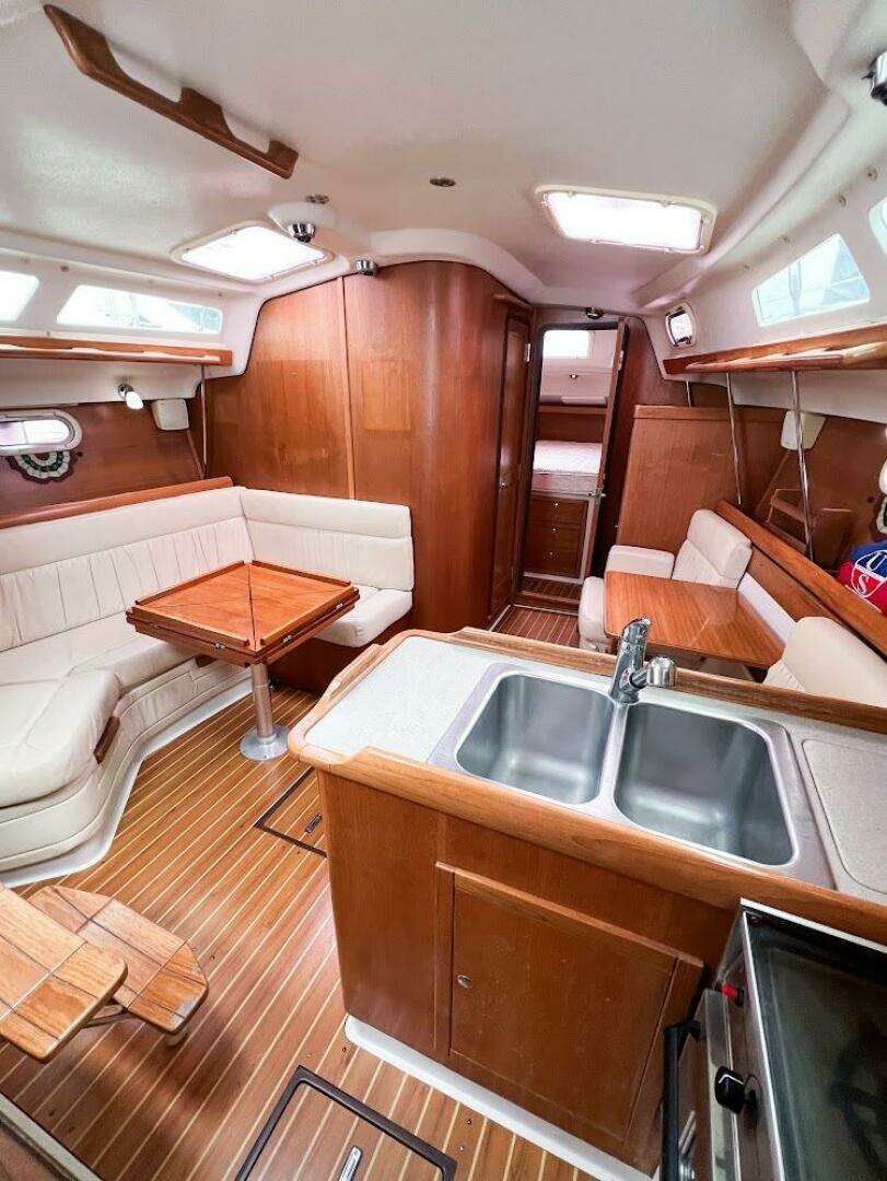2007 Catalina 350 MK II - Image 18