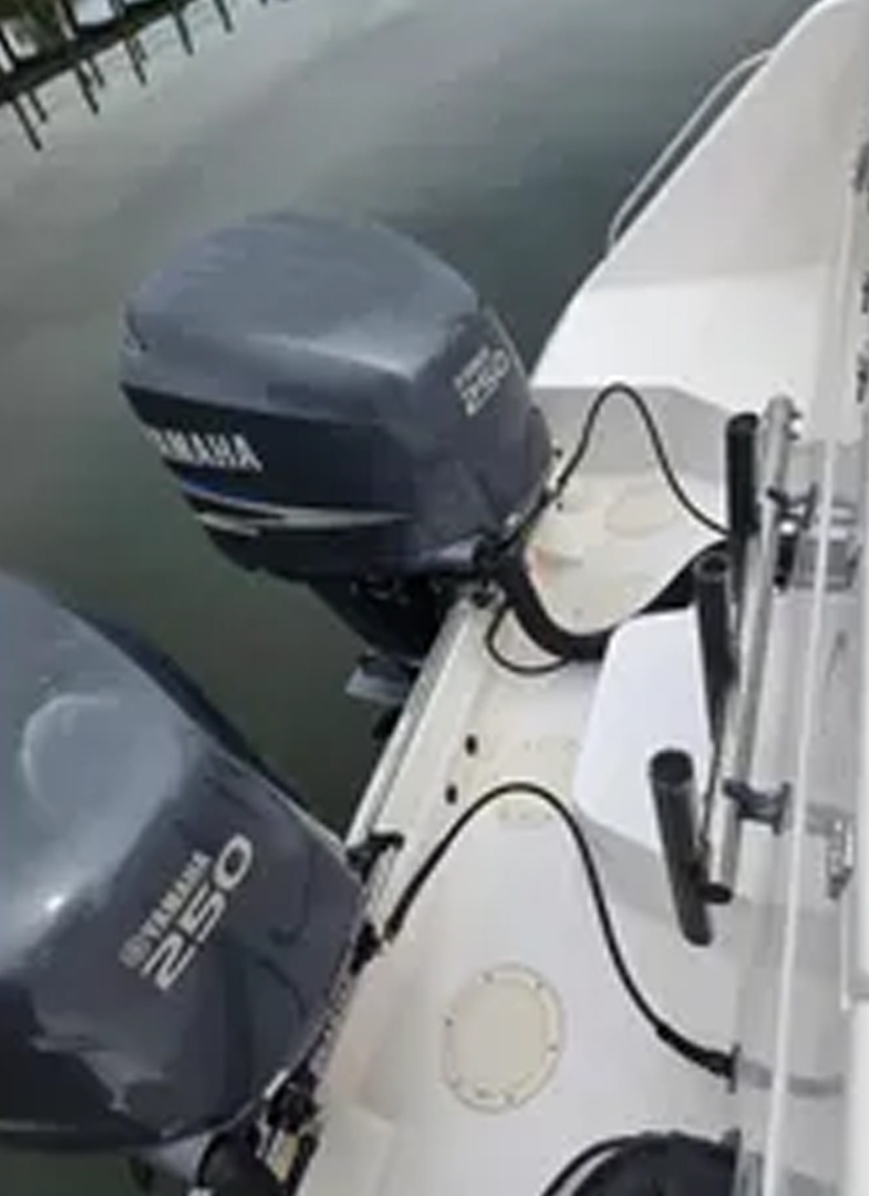 2004 Grady-White Express 330 - Image 11