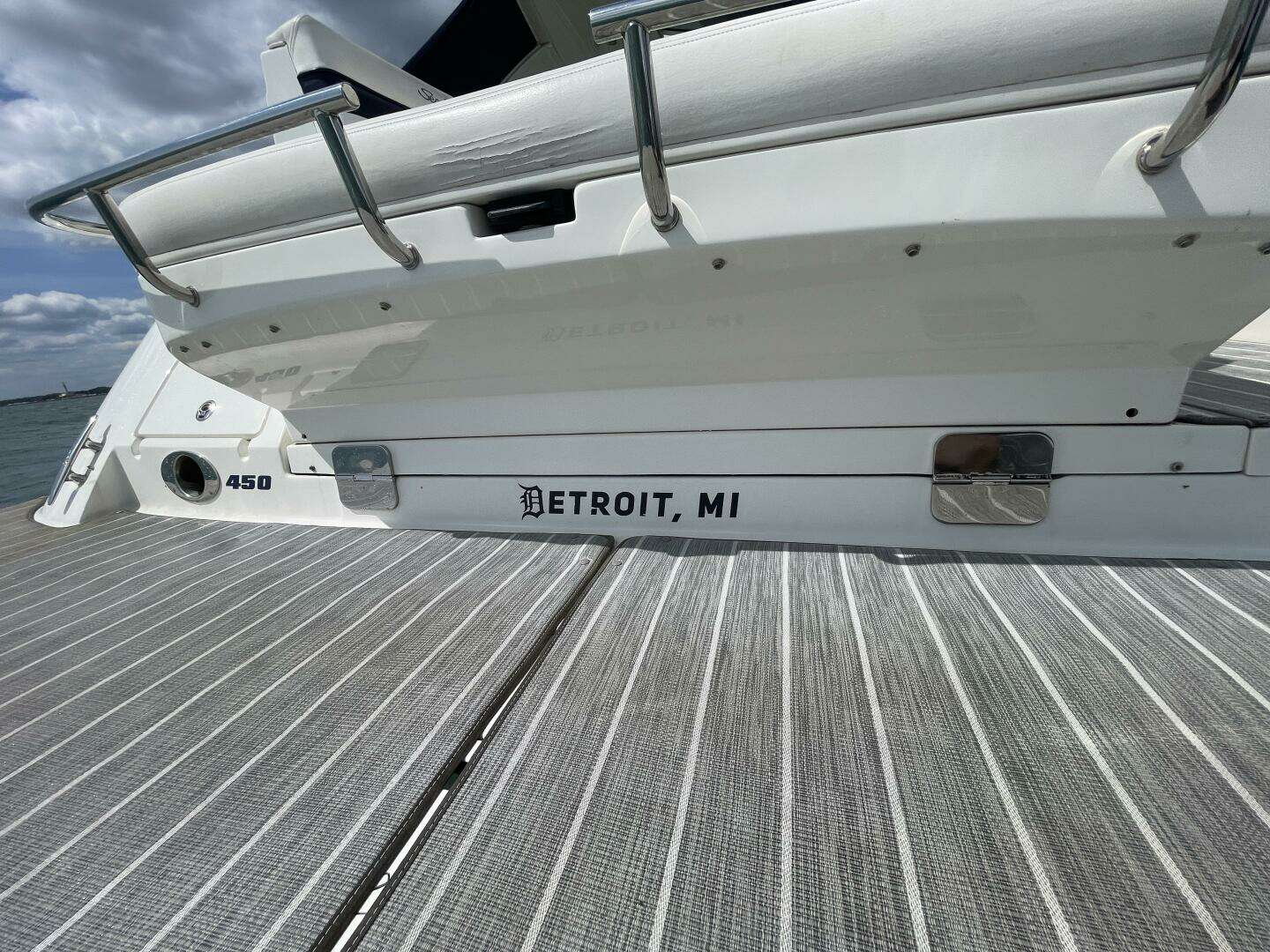 2010 Sea Ray 450 Sundancer - Image 18
